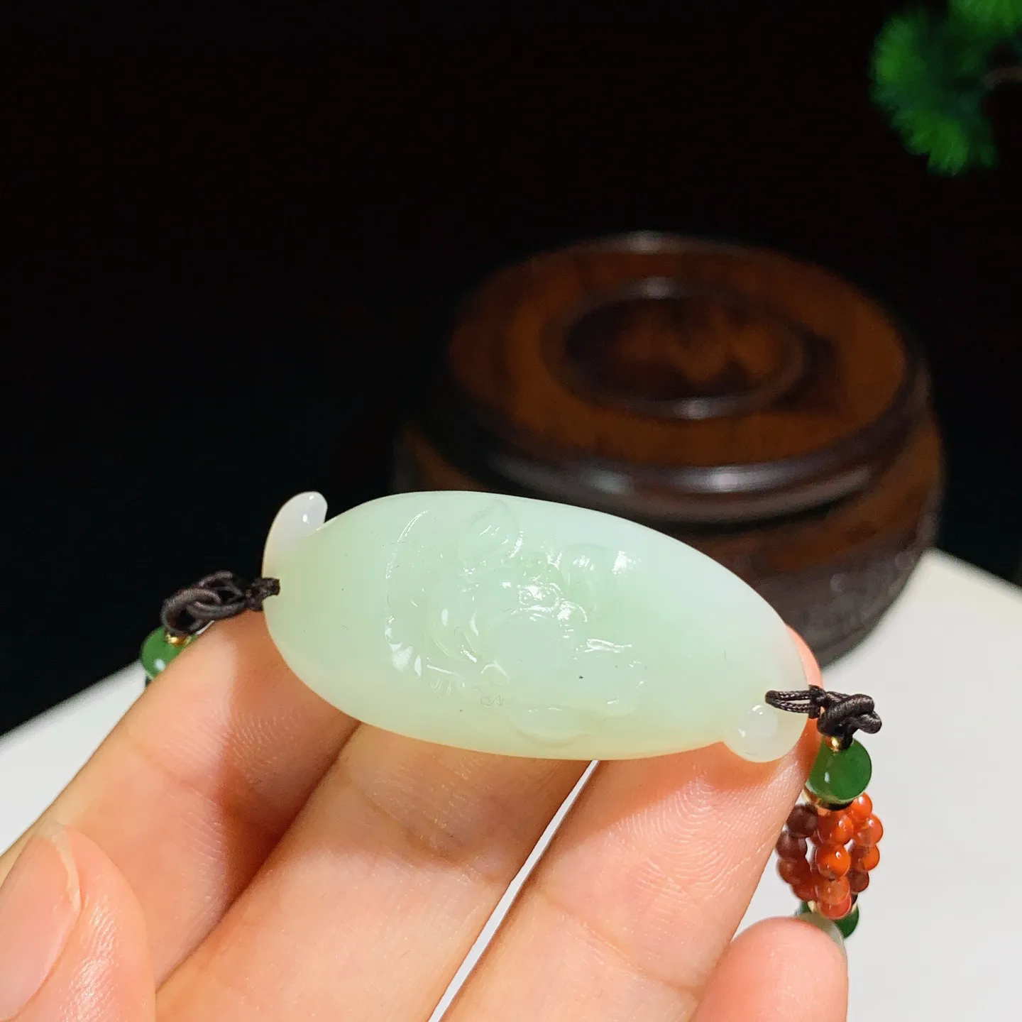 和田玉翠青花开富贵手牌 尺寸40/17/12重15.6克 玉质细腻油润 底色纯净 脂粉好，品质好。lt250919