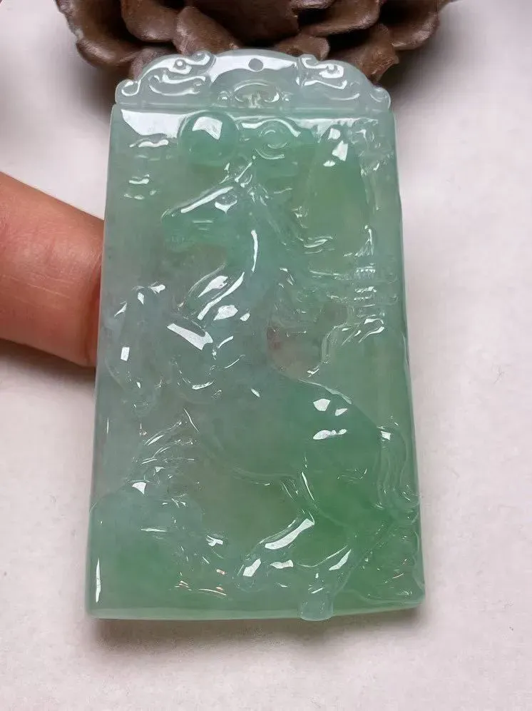 冰糯种底色【马到成功】吊坠，种水好，玉质细腻 ，卖相好.