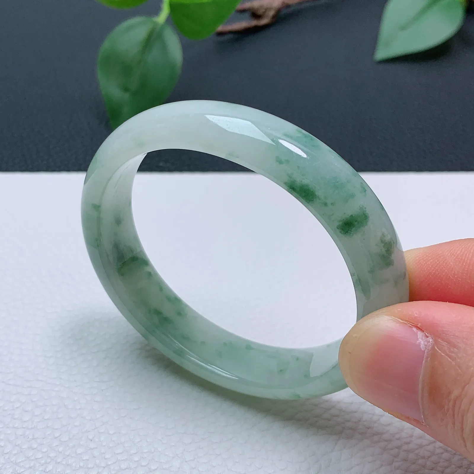 天然翡翠 小圈口50-51老坑飘花贵妃手镯 玉质细腻 种水好 尺寸:50.3-45.1-12-6.5mm   M99