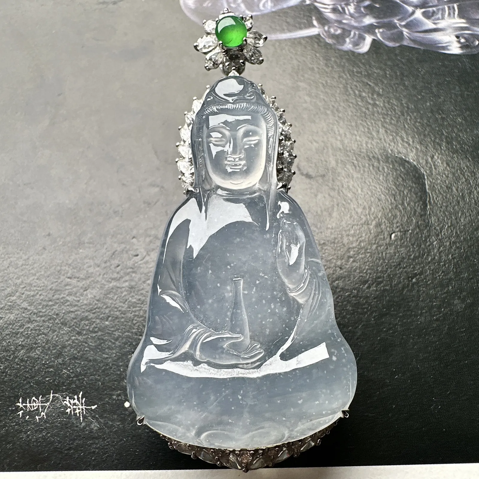 【冰种素衣观音】老坑雪花棉，种地优秀，通透闪亮，起光的料子，厚度很好，18k金钻镶嵌，裸石尺寸47.