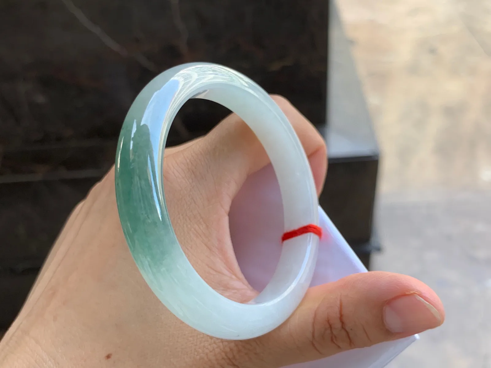 53.5-10-8mm
白底蓝水手镯 底子细腻 干净