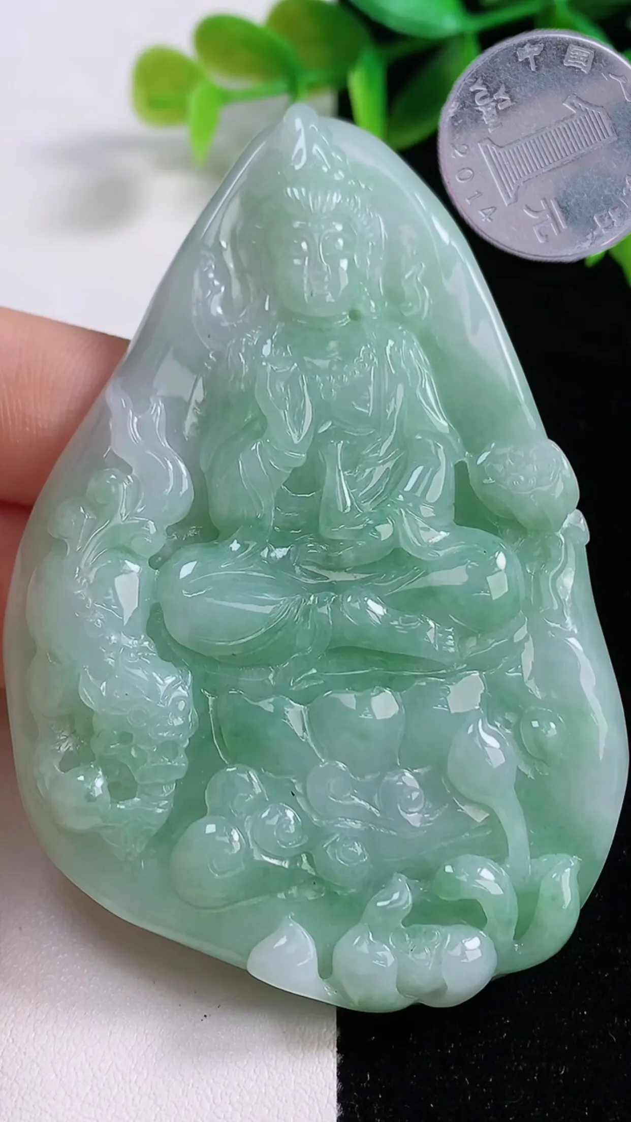 缅甸天然翡翠a货 老坑料起胶冰润 飘绿文殊菩萨吊坠，尺寸75.4-52-8.5mm  y 60.71