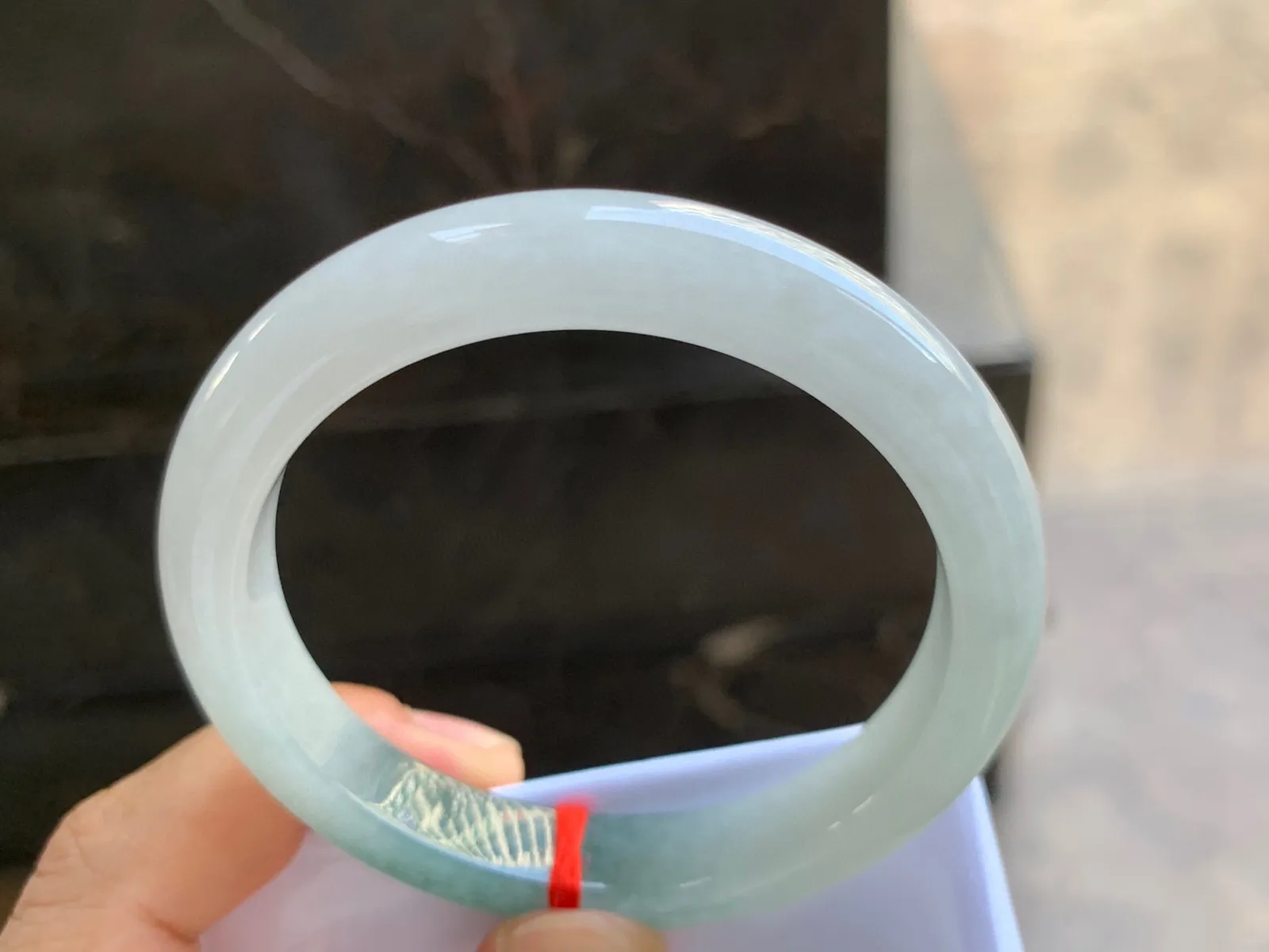 53.5-10-8mm
白底蓝水手镯 底子细腻 干净