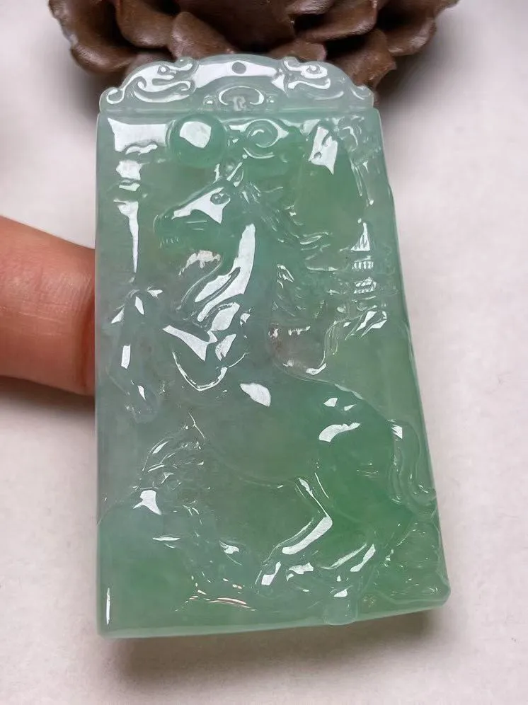 冰糯种底色【马到成功】吊坠，种水好，玉质细腻 ，卖相好.