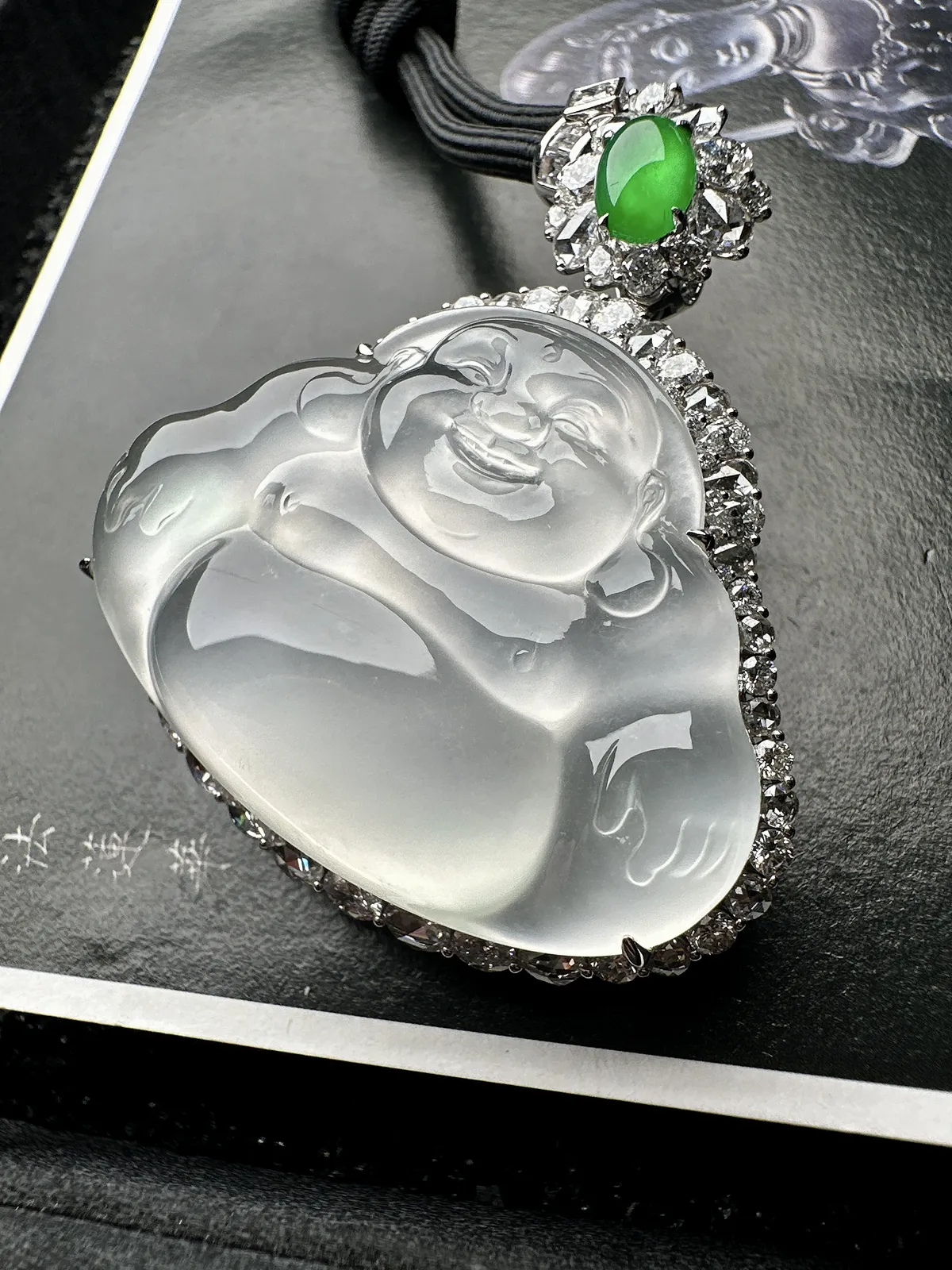 【玻璃种佛公吊坠】精品，起钢光，种地上乘，冰感十足，通透起光，饱满圆润，18k金钻镶嵌，裸石尺寸33.2*43.6*6.3毫米。