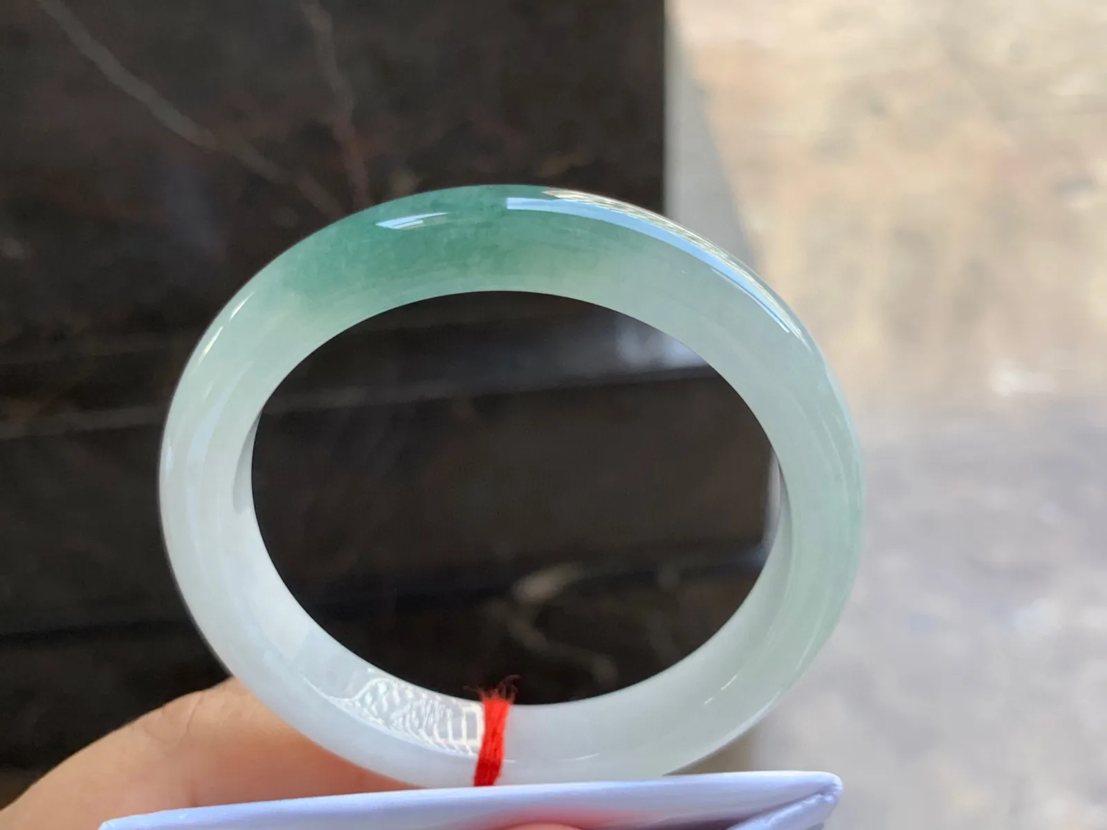 53.5-10-8mm
白底蓝水手镯 底子细腻 干净