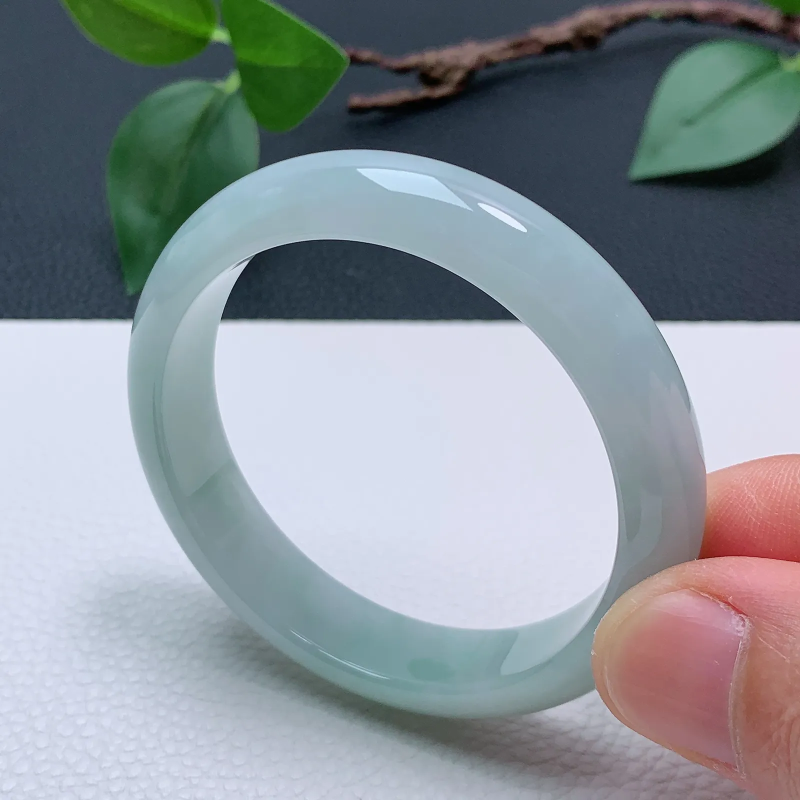 天然翡翠 小圈口49-50老坑蓝绿色手镯 玉质细腻 种水好 尺寸:50-11.5-6.8mm   M99