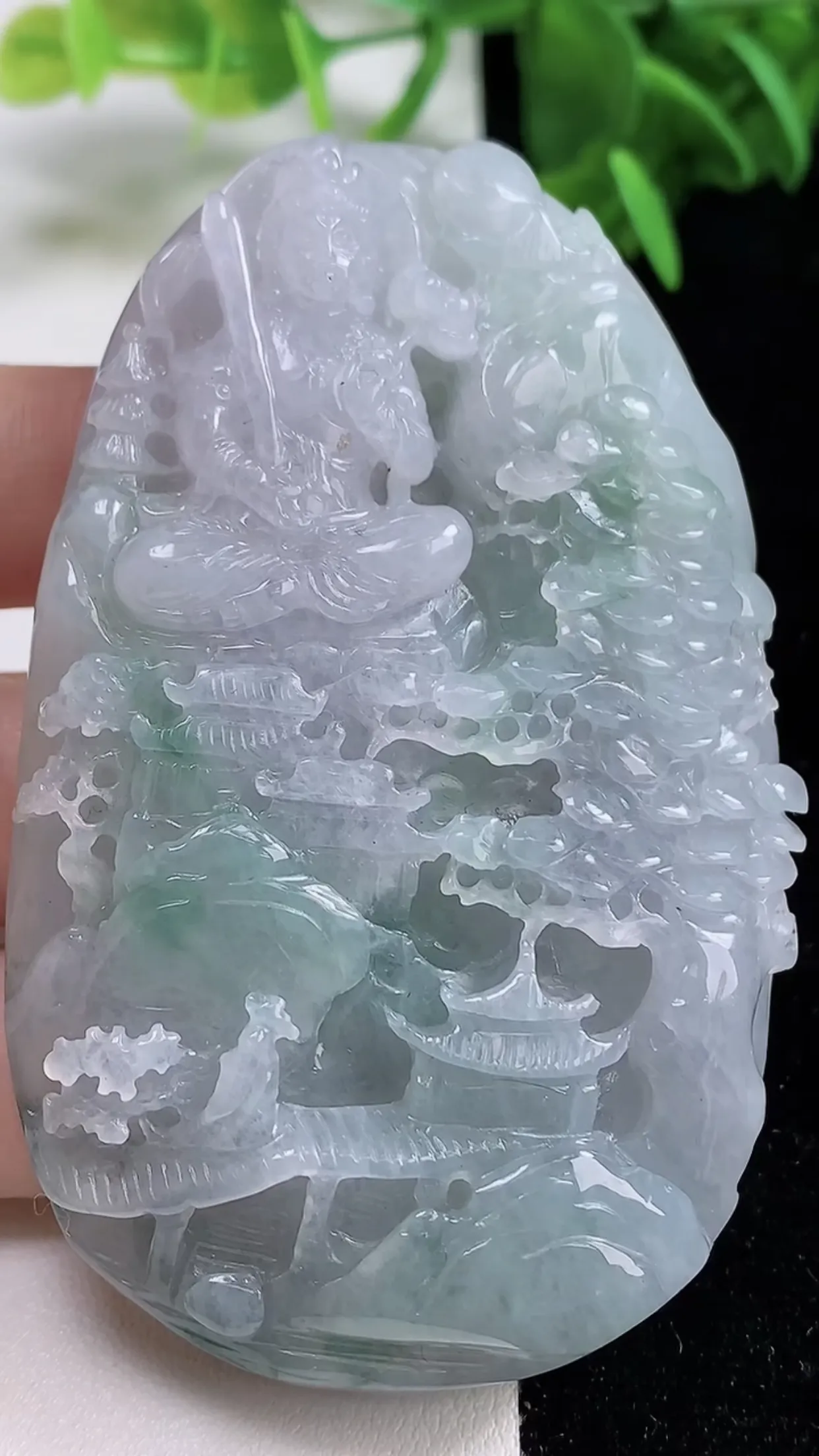 缅甸天然翡翠a货 老坑料起胶冰润 飘绿意境山水虚空藏观音菩萨吊坠，尺寸77.3-48.6-12.5mm  y  106.06
