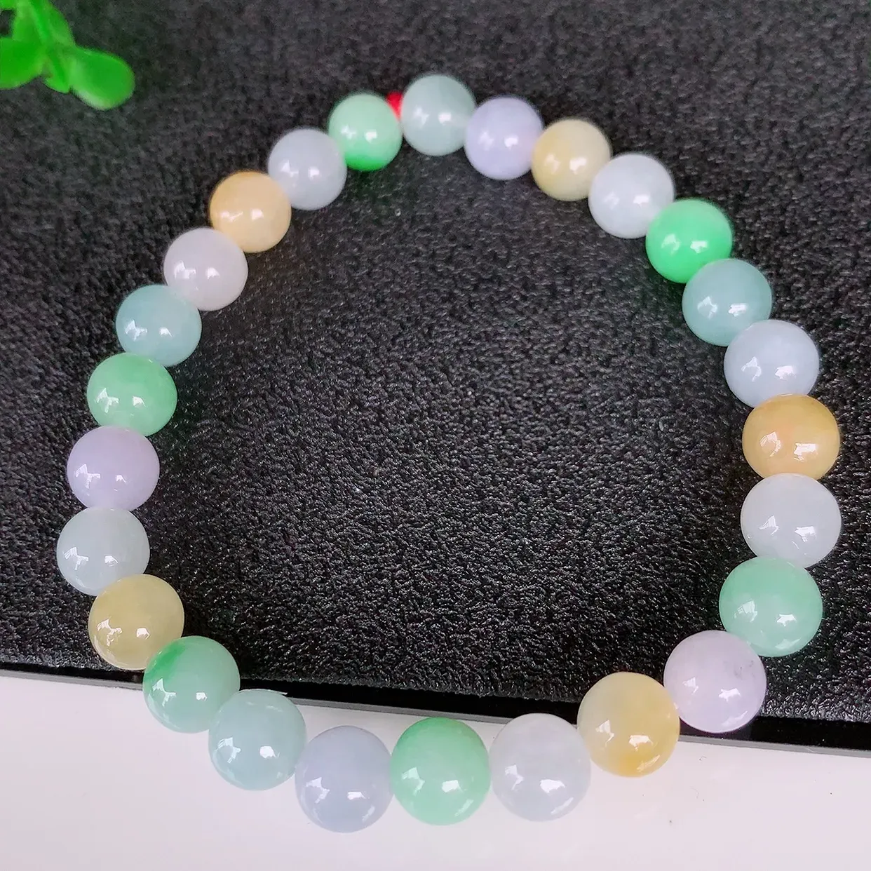 自然光实拍，冰多彩翡翠手链，糖果手串，水润秀气，料子细腻，清爽，高档大气，自戴送礼佳品！#46.20取一尺寸7.2mm