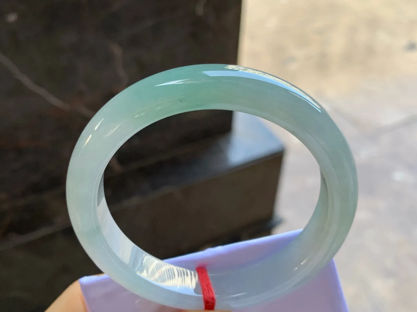 细糯手镯
尺寸：57.5-12.3-8.5mm
种水好 料子细腻干净