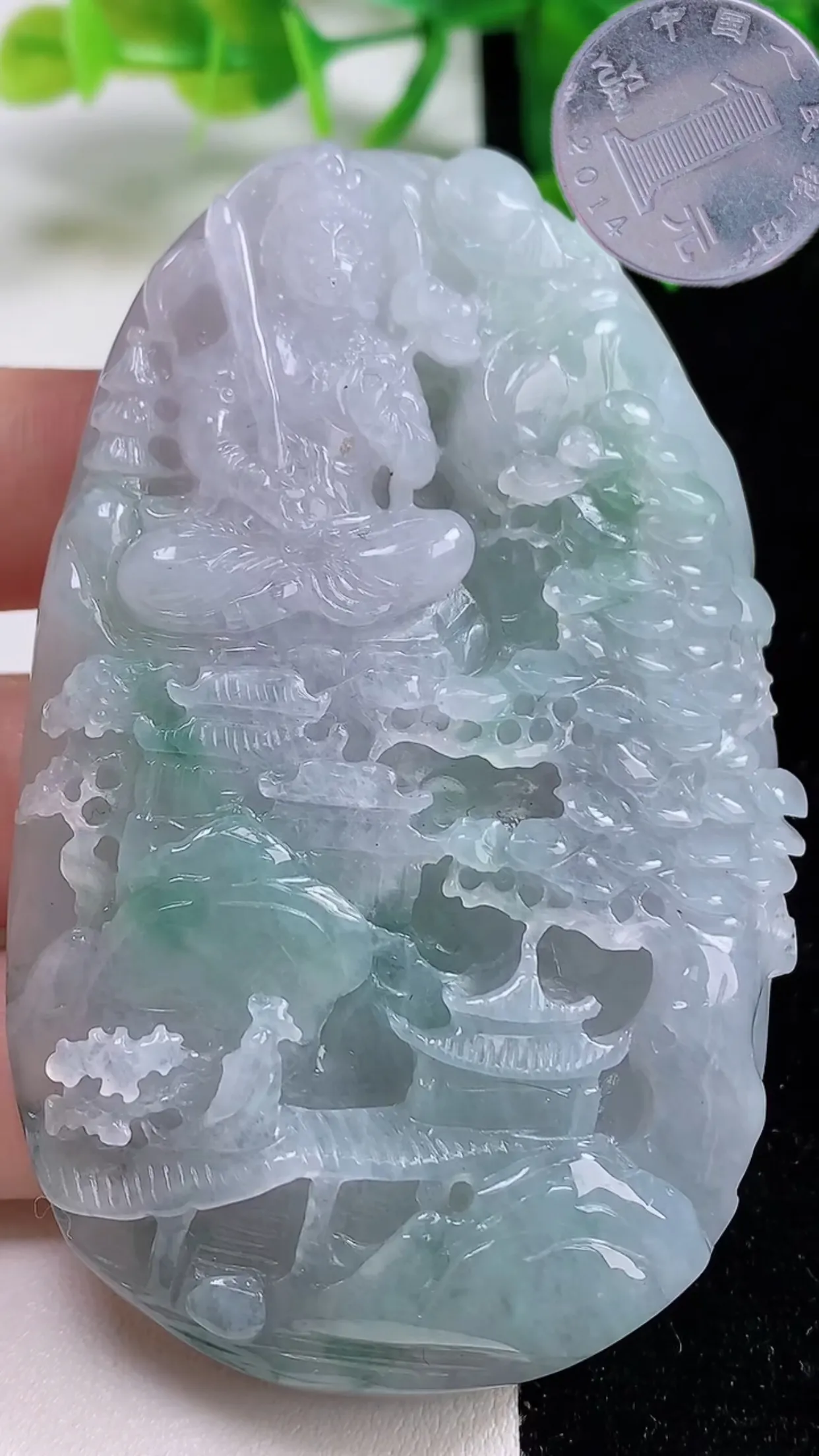 缅甸天然翡翠a货 老坑料起胶冰润 飘绿意境山水虚空藏观音菩萨吊坠，尺寸77.3-48.6-12.5mm  y  106.06