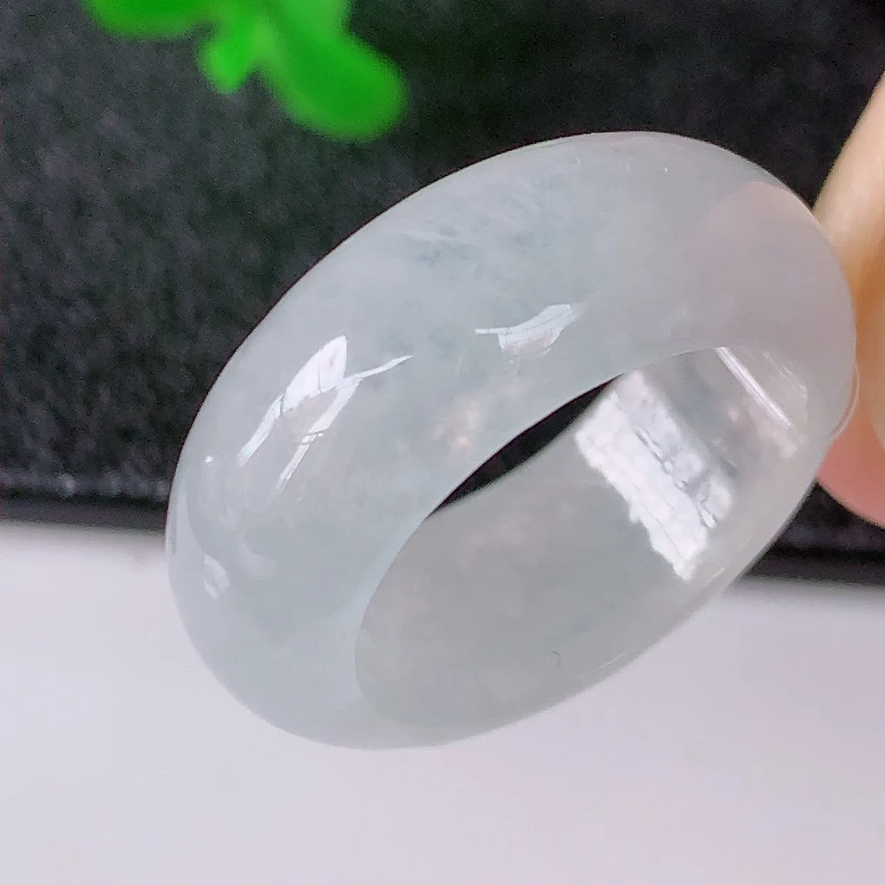 自然光实拍，16.6mm内径冰翡翠指环，玉戒指，玉质莹润，好精美好冰润的指环，13圈口，上手纤巧！#49.20尺寸16.6*8.2*3.6