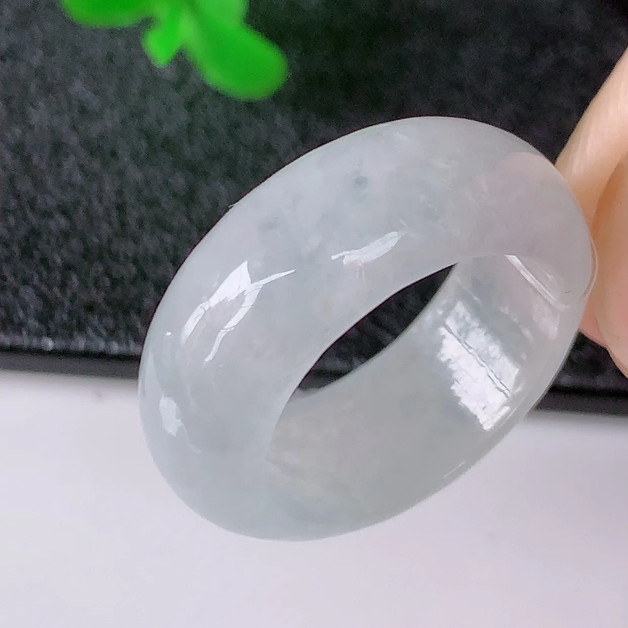 自然光实拍，16.6mm内径冰翡翠指环，玉戒指，玉质莹润，好精美好冰润的指环，13圈口，上手纤巧！#49.20尺寸16.6*8.2*3.6