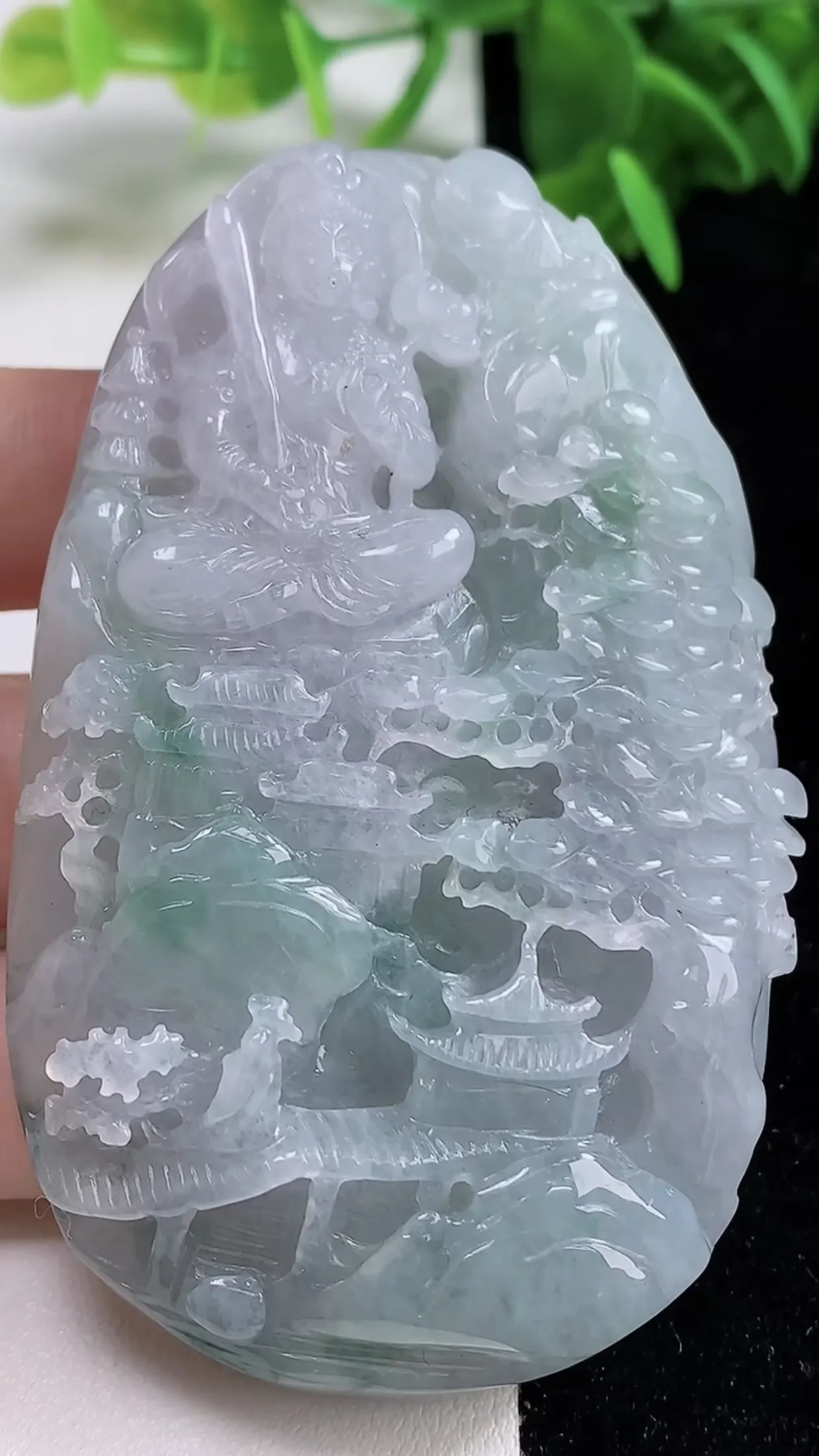 缅甸天然翡翠a货 老坑料起胶冰润 飘绿意境山水虚空藏观音菩萨吊坠，尺寸77.3-48.6-12.5m