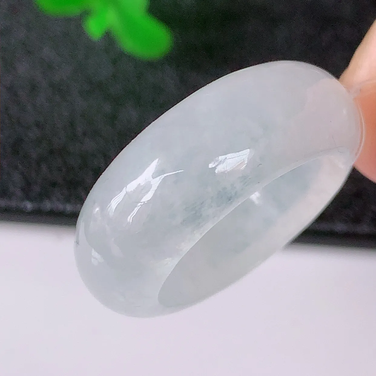 自然光实拍，16.6mm内径冰翡翠指环，玉戒指，玉质莹润，好精美好冰润的指环，13圈口，上手纤巧！#49.20尺寸16.6*8.2*3.6