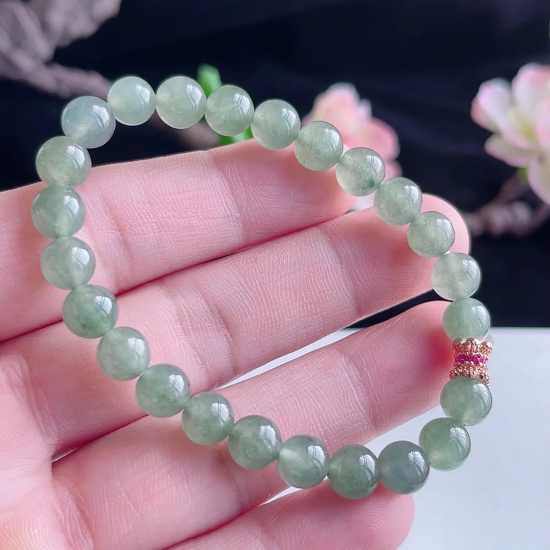 缅甸A货翡翠精美冰润手链   珠圆玉润，色泽靓丽，种好，玉质细腻  工艺精美  佩戴气质大方（请在自然光欣赏）E  尺寸7.8mm