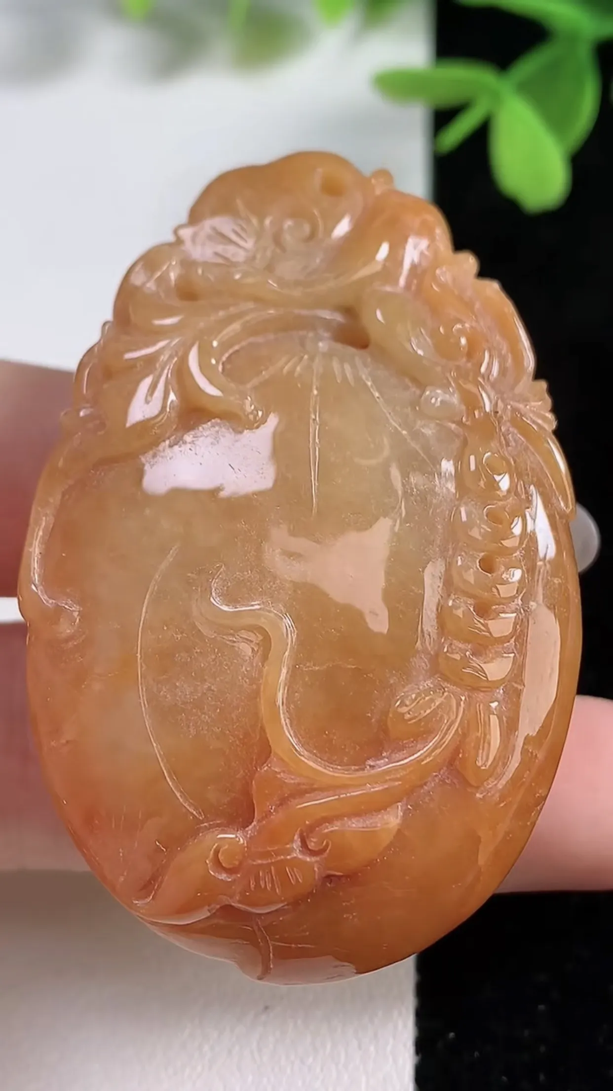 天然翡翠a货 老坑料起胶冰润 红翡灵猴献瑞 福瓜吊坠，尺寸55-35-17mm  y 45.88