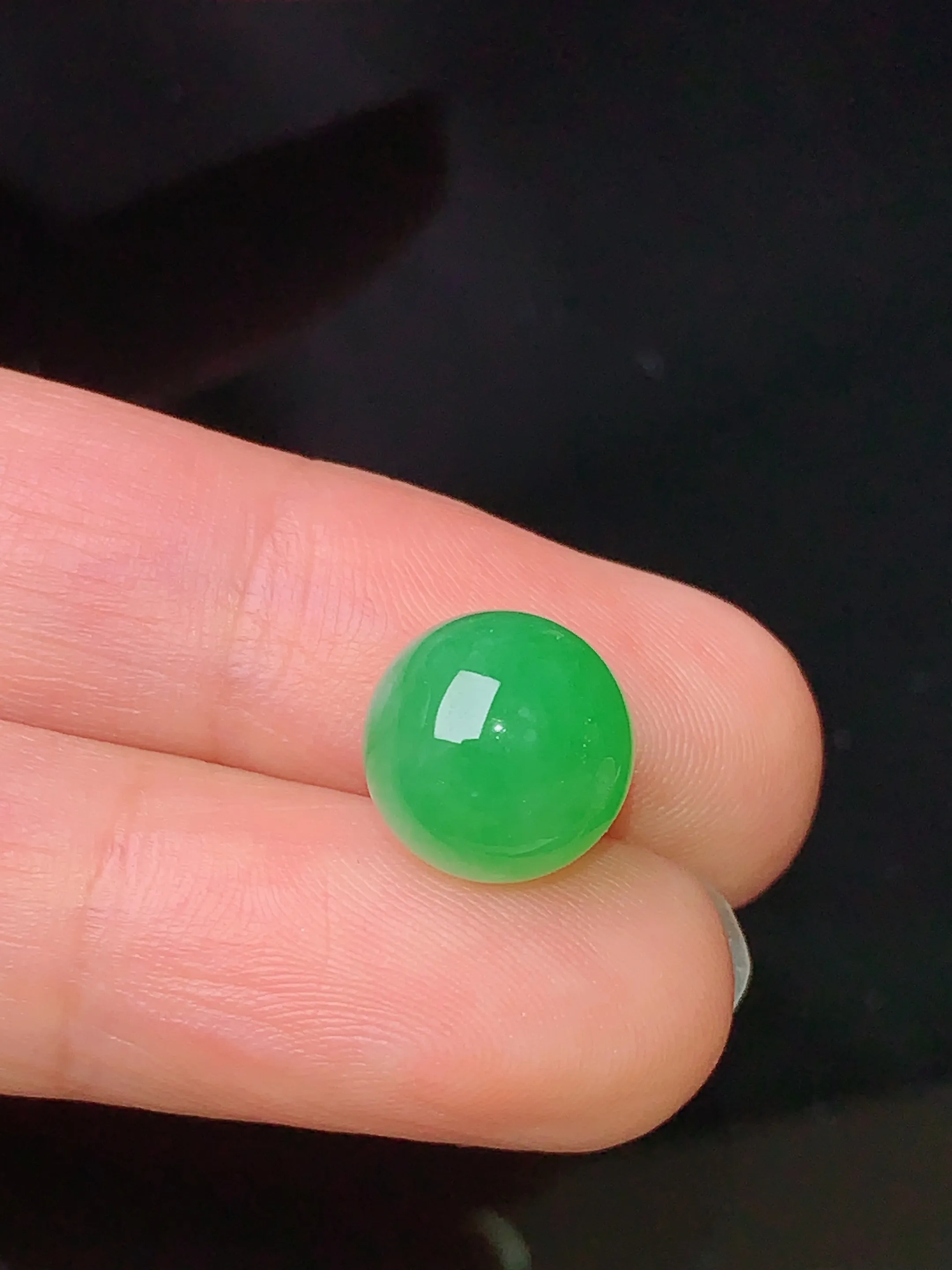 翠绿圆珠 玉质细腻 色泽艳丽 整体尺寸10