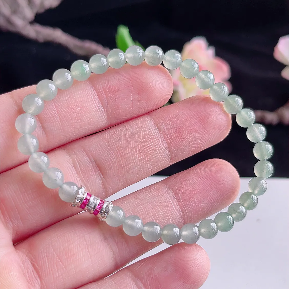 缅甸A货翡翠老坑冰润手链   珠圆玉润，色泽靓丽，种好，玉质细腻  工艺精美  佩戴气质大方（请在自