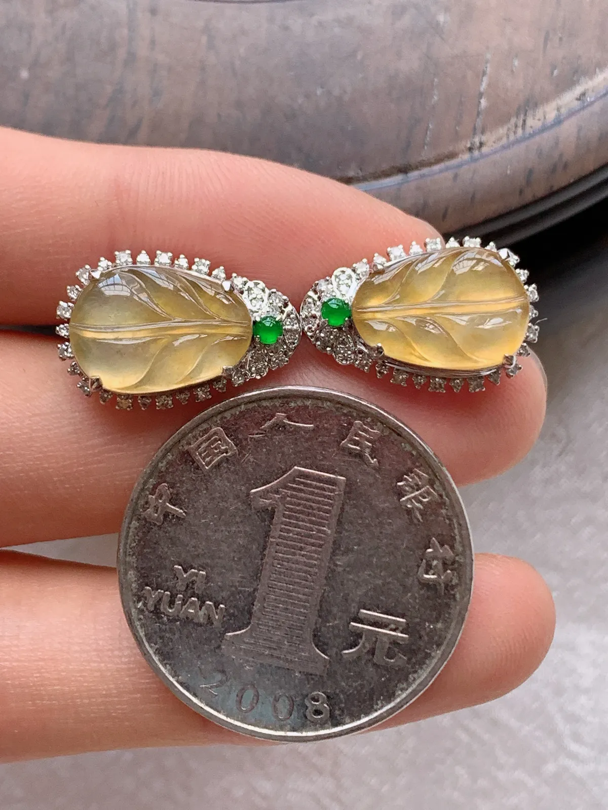 翡翠a货18k金冰种黄翡金枝玉叶 叶子耳钉，尺寸12.5-8.8，重量:4.04g