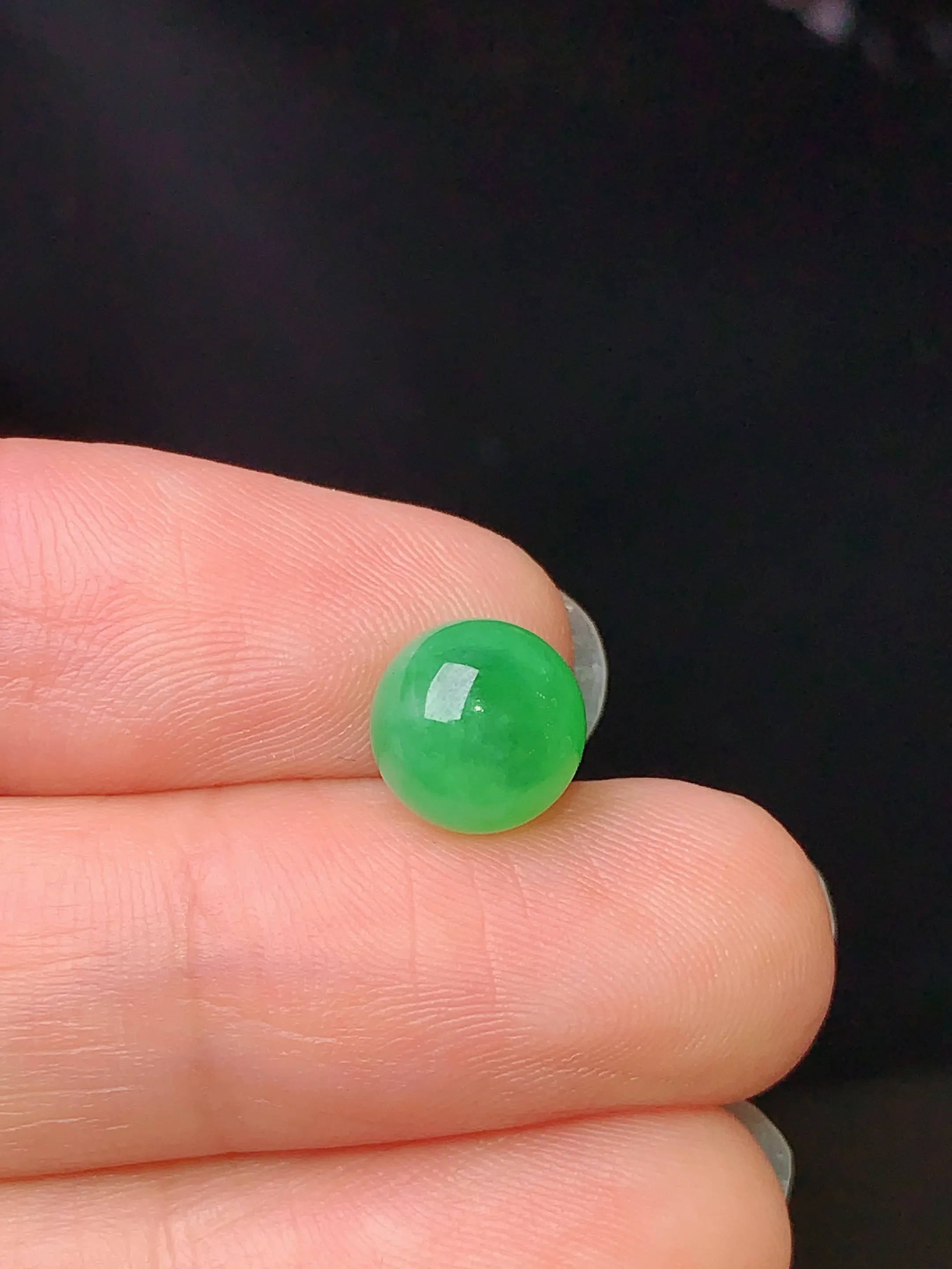 翠绿圆珠  玉质细腻 色泽艳丽 整体尺寸8