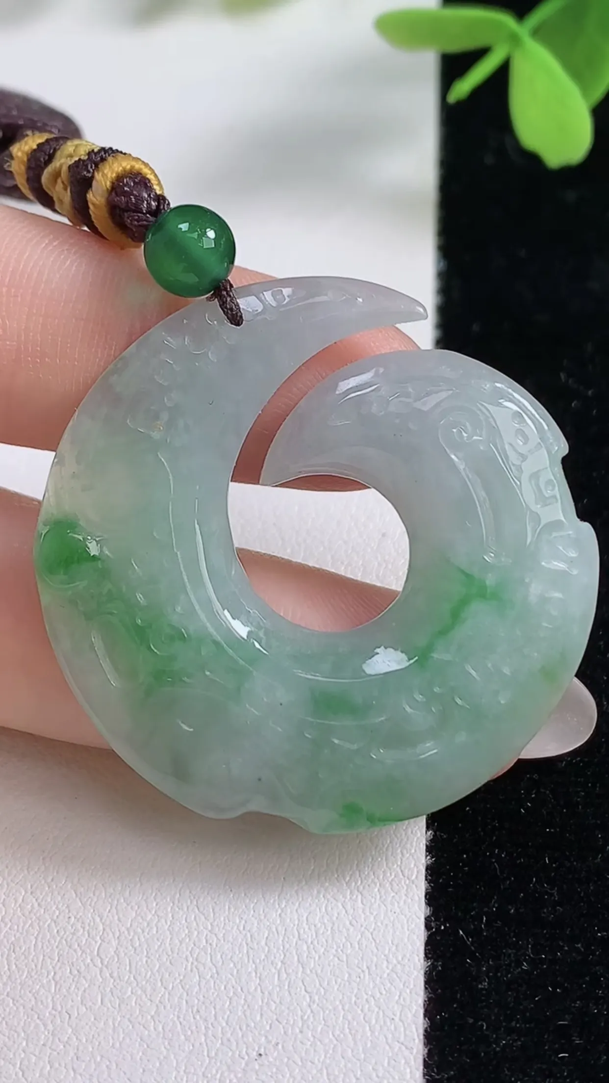 缅甸天然翡翠a货 老坑料起胶冰润 飘绿时来运转吊坠，尺寸38.8-4mm y   9.97