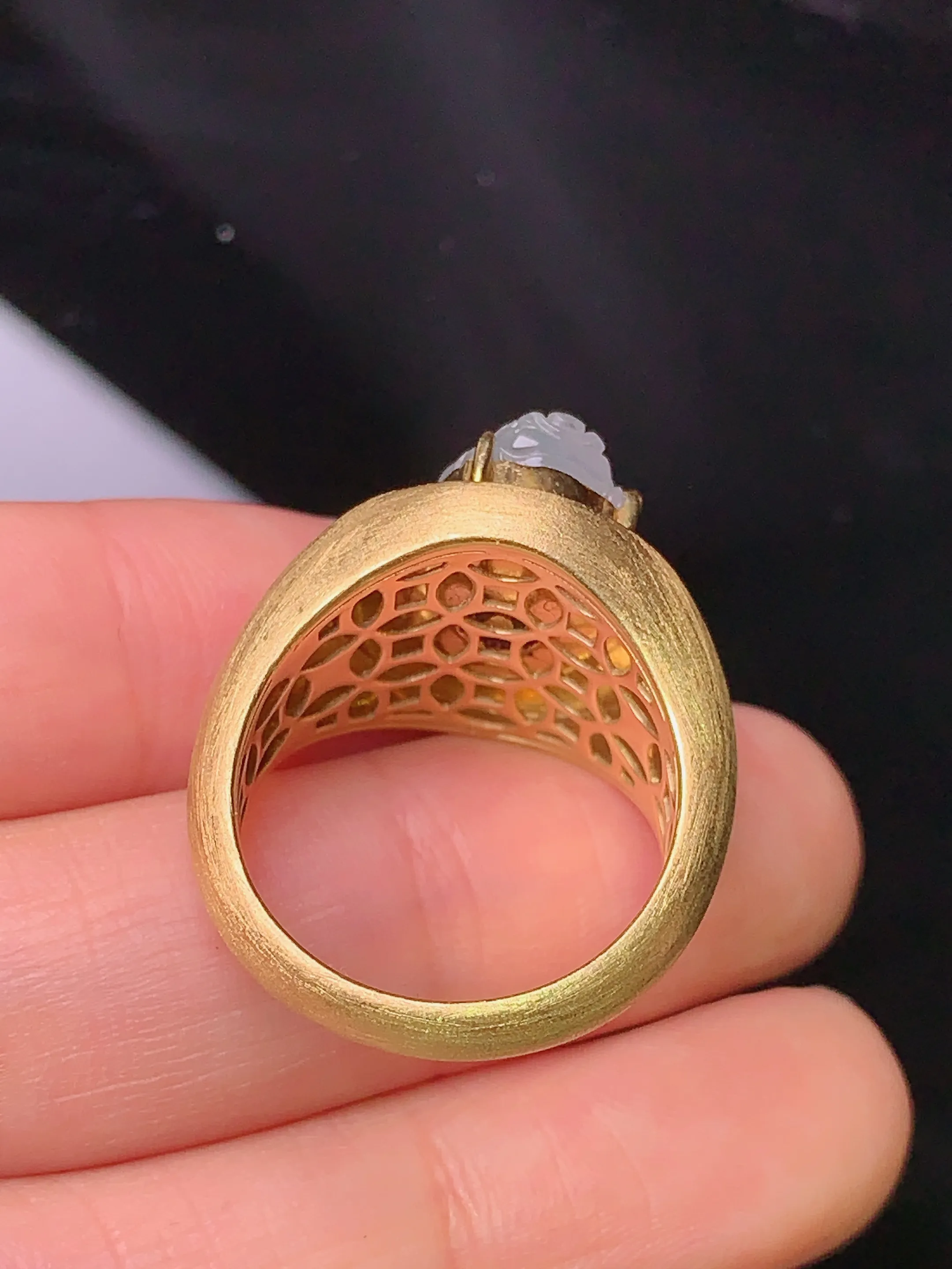 18k金钻镶嵌冰种貔貅戒指 玉质细腻 色泽艳丽 圈口16 整体尺寸12*9.7*5.5