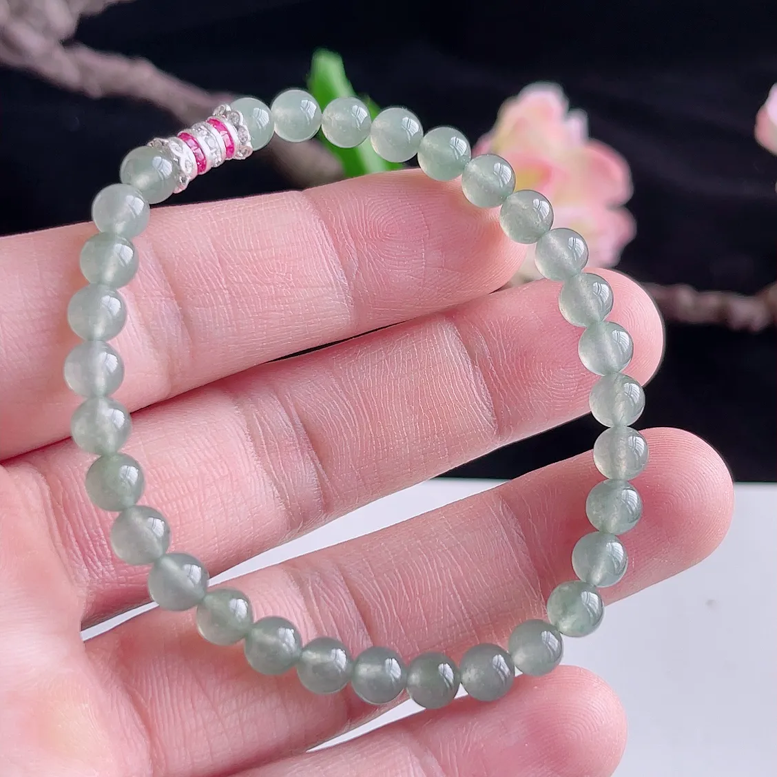 缅甸A货翡翠精美冰润手链   珠圆玉润，色泽靓丽，种好，玉质细腻  工艺精美  佩戴气质大方（请在自然光欣赏）S0735  尺寸5.8mm