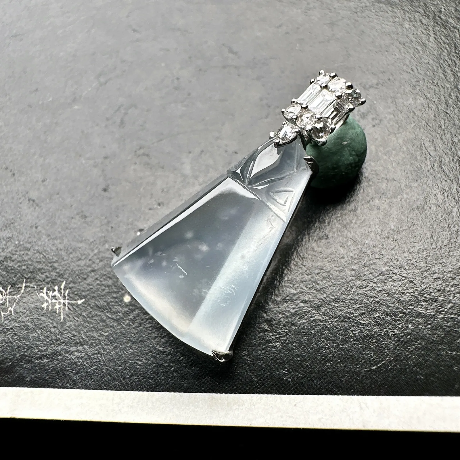 【冰种无事牌】老坑雪花棉，种地优秀，质地细腻冰润，通透感上乘，冰胶俱佳，18k金钻镶嵌，裸石尺寸19.3*15*4.9毫米