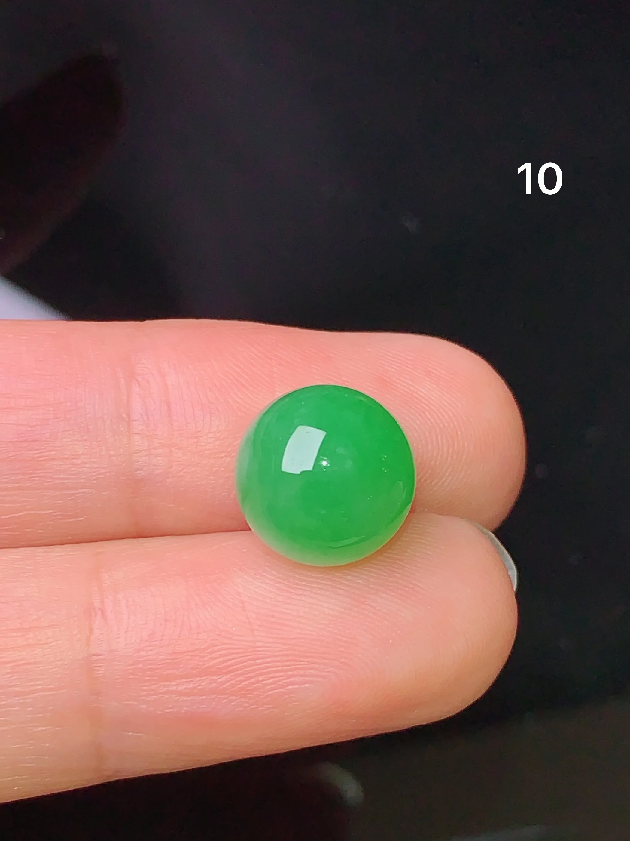 翠绿圆珠 玉质细腻 色泽艳丽 整体尺寸10