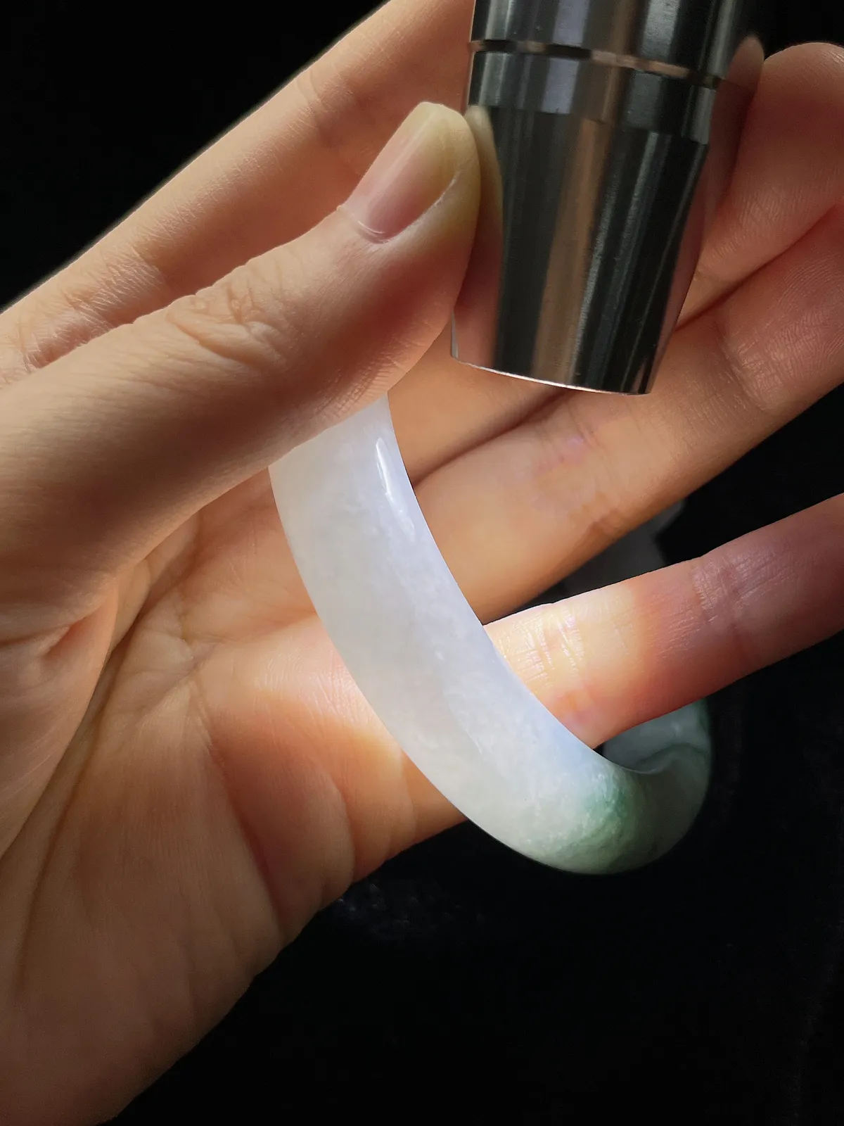 正圈50.5圈口，翡翠糯化种飘绿手镯
