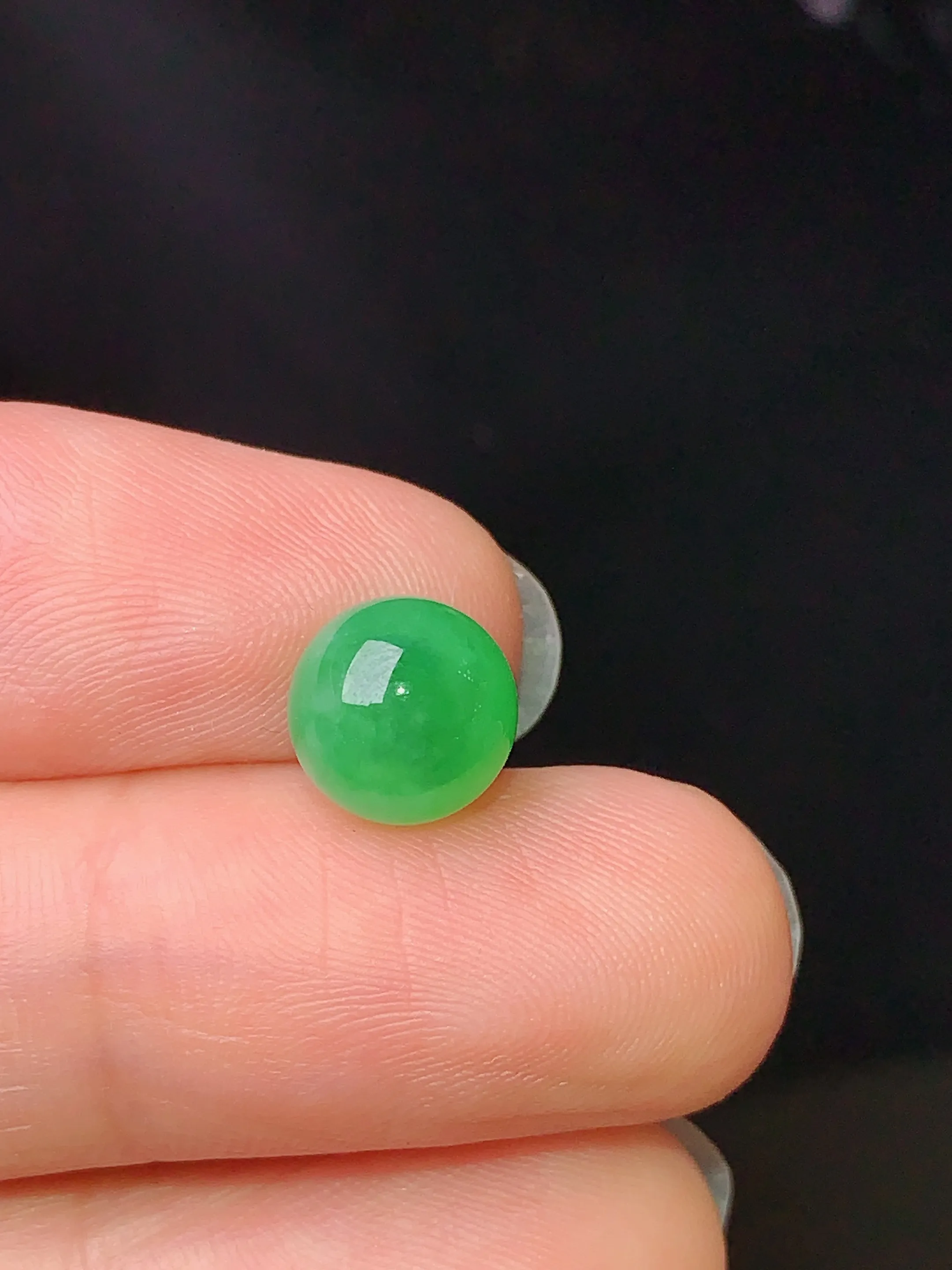 翠绿圆珠  玉质细腻 色泽艳丽 整体尺寸8