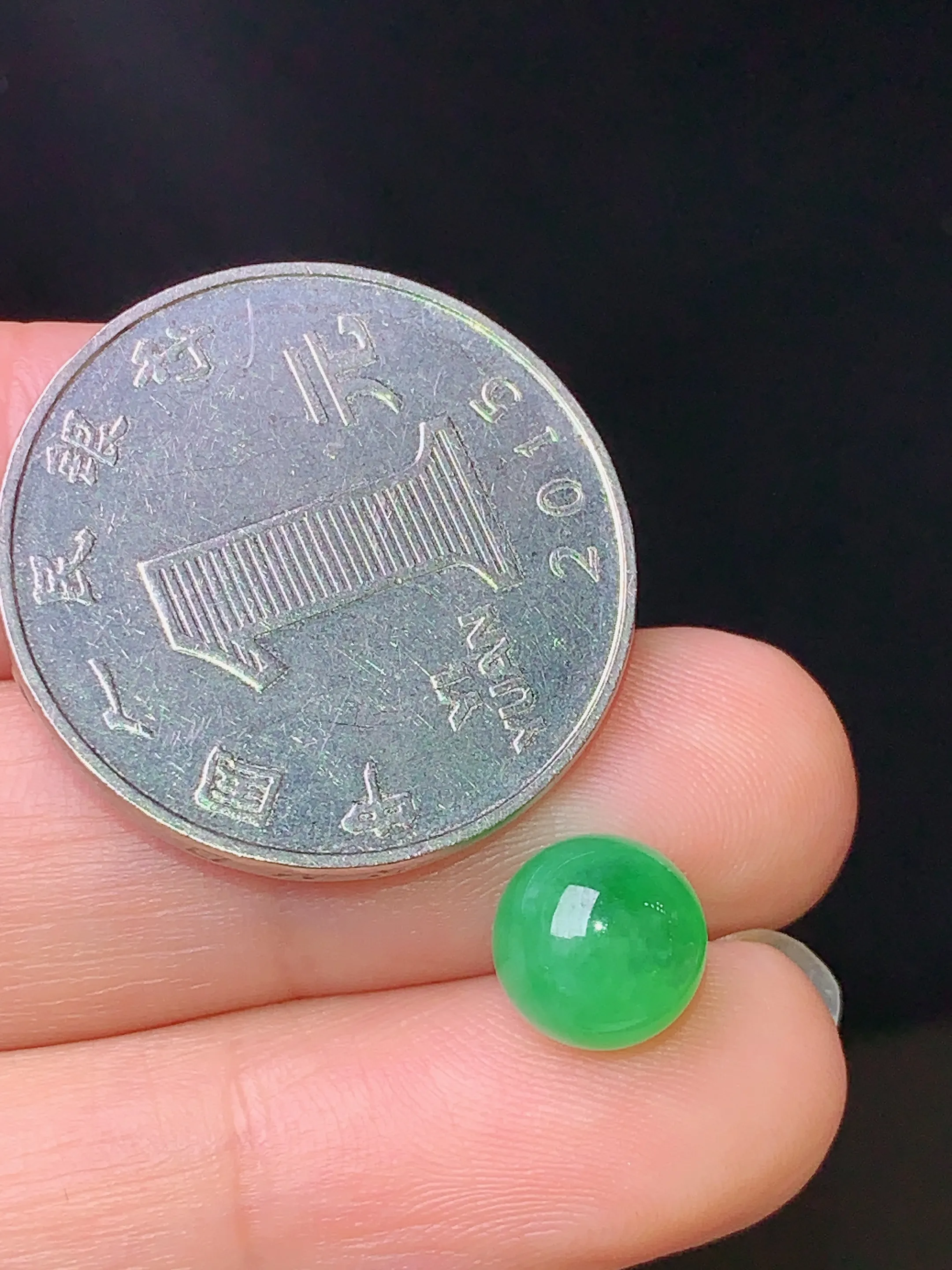 翠绿圆珠  玉质细腻 色泽艳丽 整体尺寸8