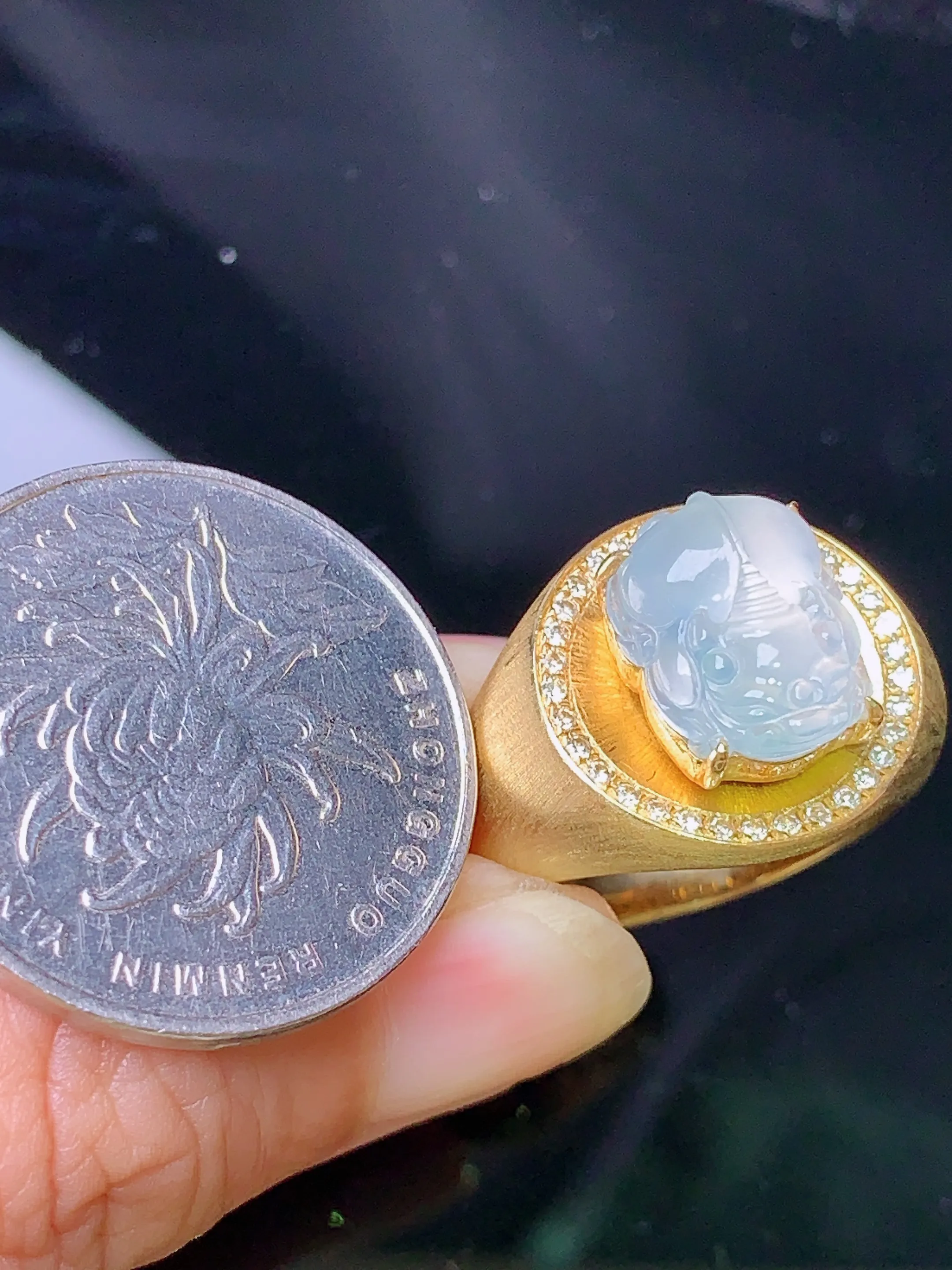 18k金钻镶嵌冰种貔貅戒指 玉质细腻 色泽艳丽 圈口16 整体尺寸12*9.7*5.5