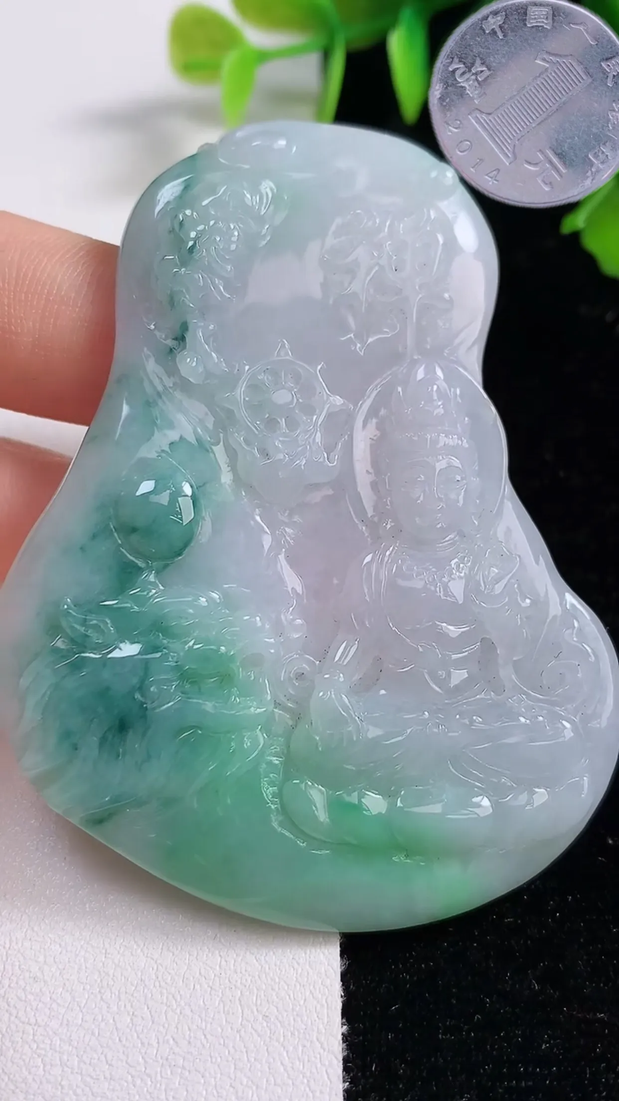 缅甸天然翡翠a货 老坑料起胶冰润 飘绿文殊菩萨吊坠，尺寸67.6-51.3-6mm  y 36.99