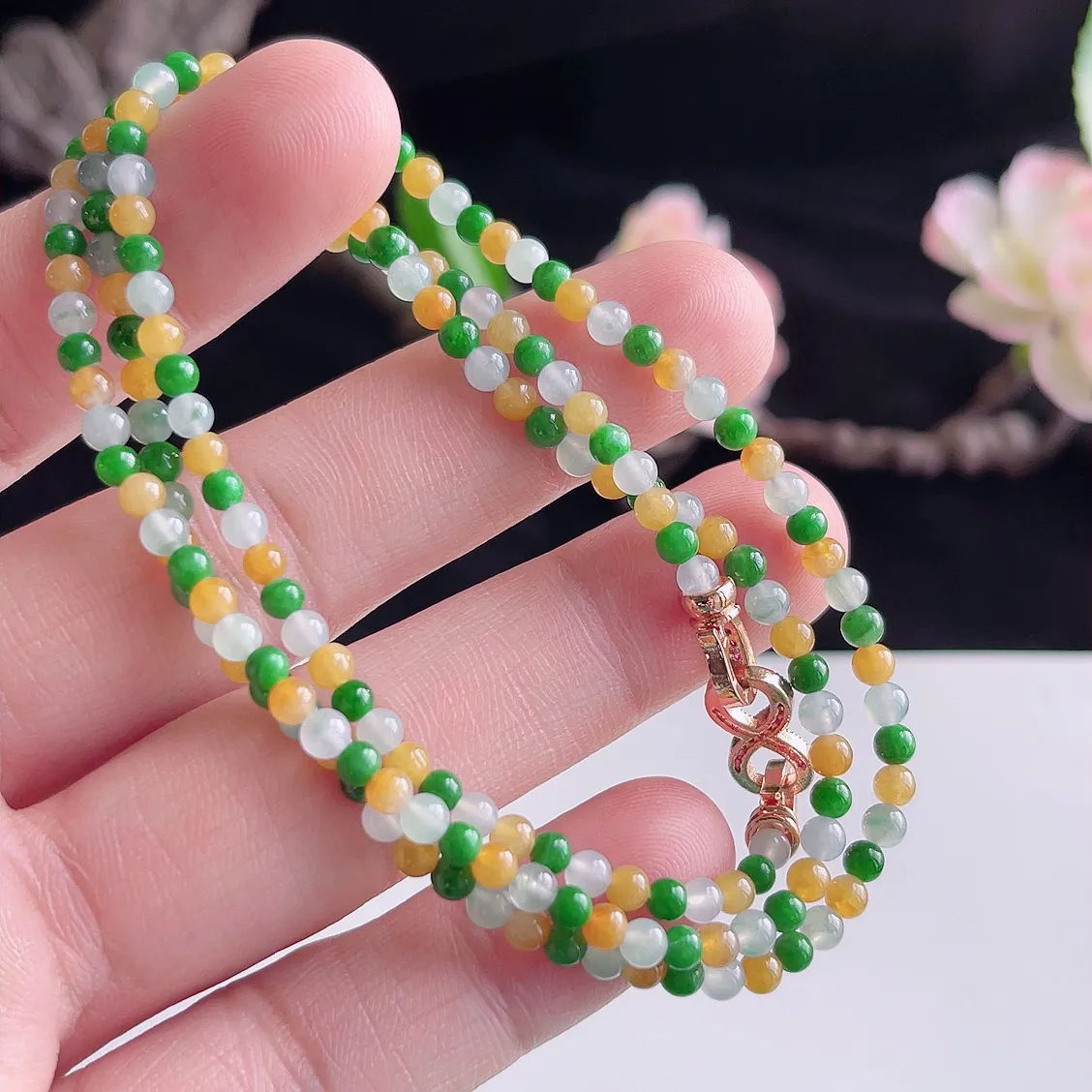 缅甸A货翡翠精美冰润三彩项链   珠圆玉润，色泽靓丽，种好，玉质细腻  工艺精美  佩戴气质大方（请在自然光欣赏）S0867  尺寸3.8mm