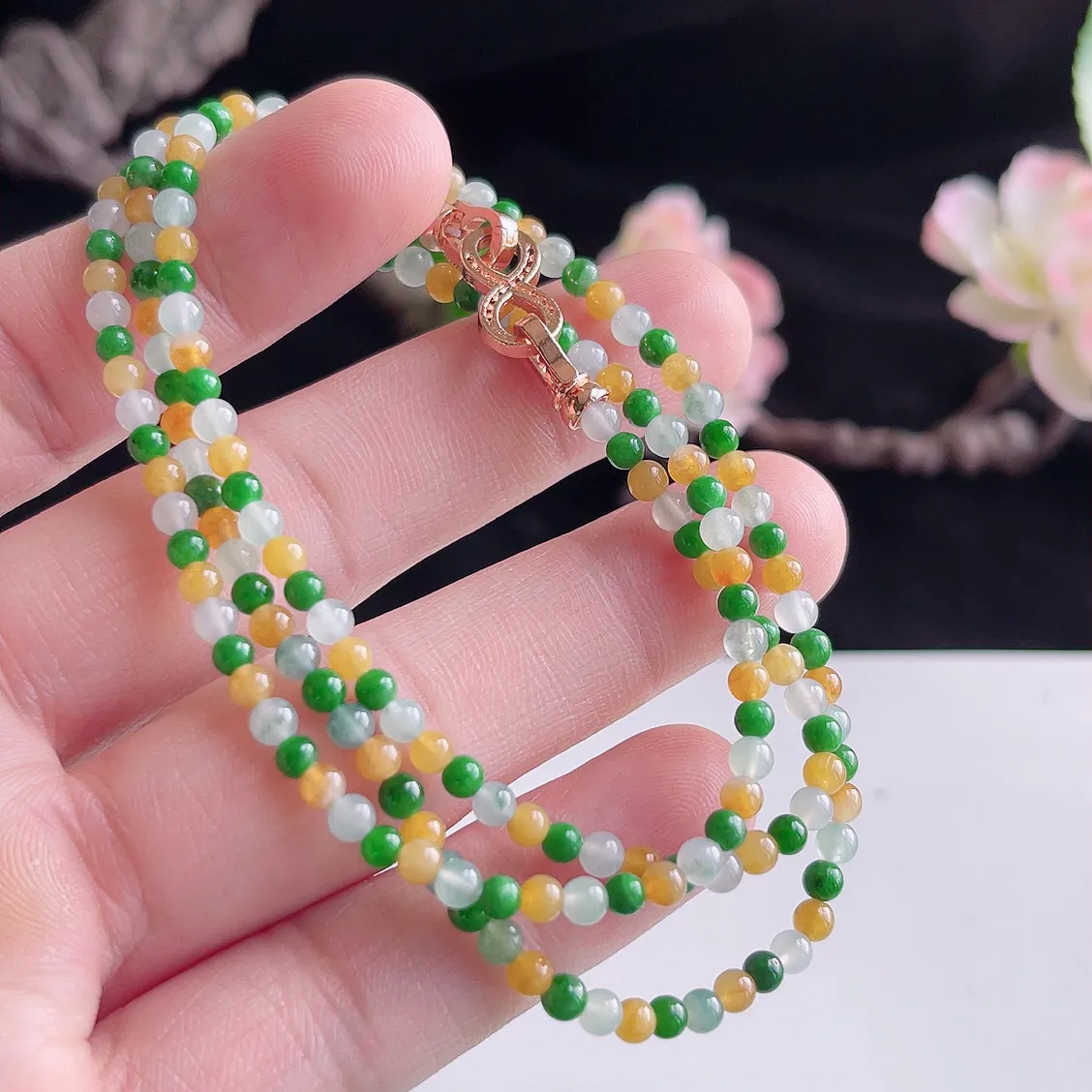 缅甸A货翡翠精美冰润三彩项链   珠圆玉润，色泽靓丽，种好，玉质细腻  工艺精美  佩戴气质大方（请在自然光欣赏）S0867  尺寸3.8mm