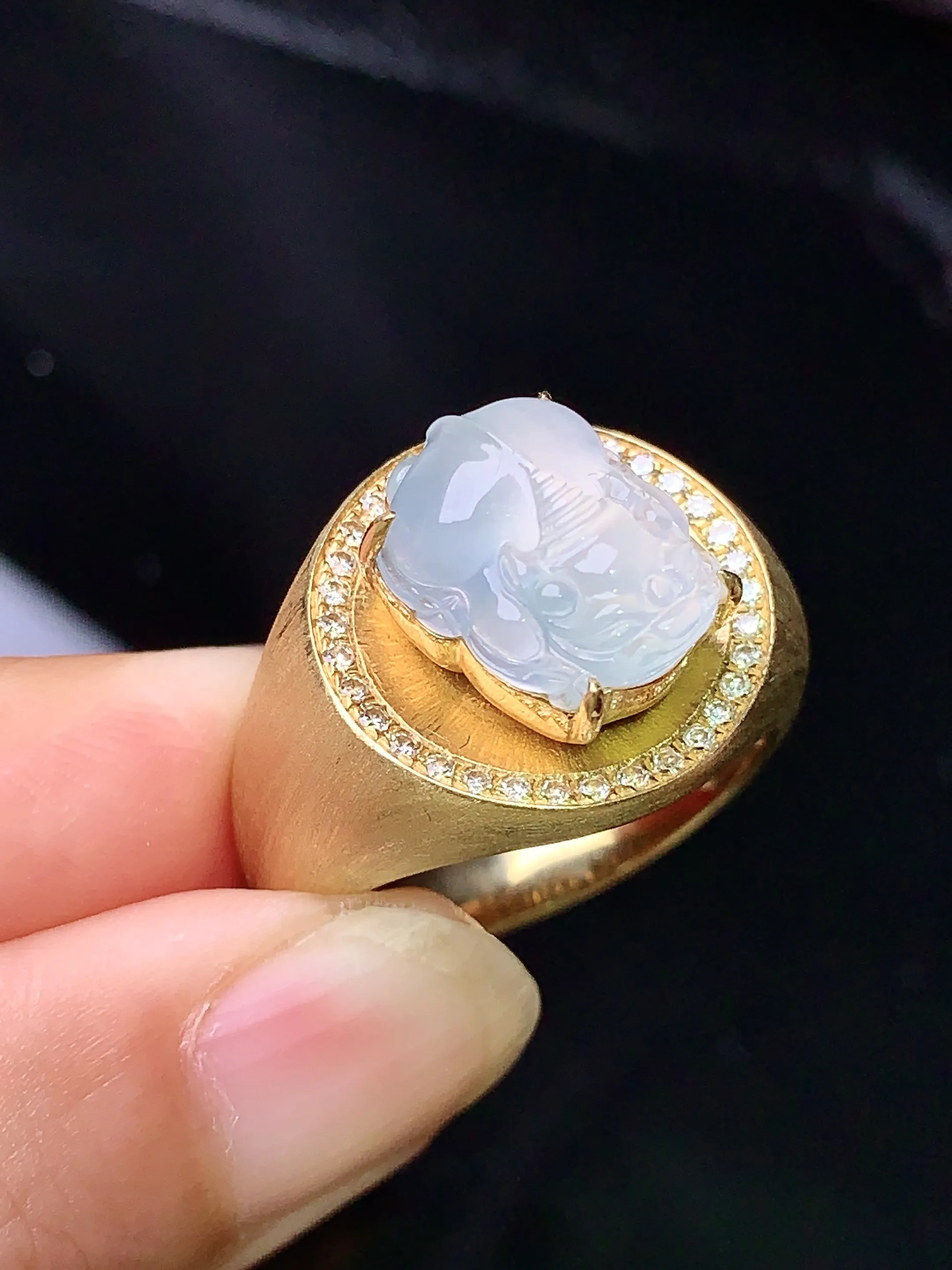 18k金钻镶嵌冰种貔貅戒指 玉质细腻 色泽艳丽 圈口16 整体尺寸12*9.7*5.5
