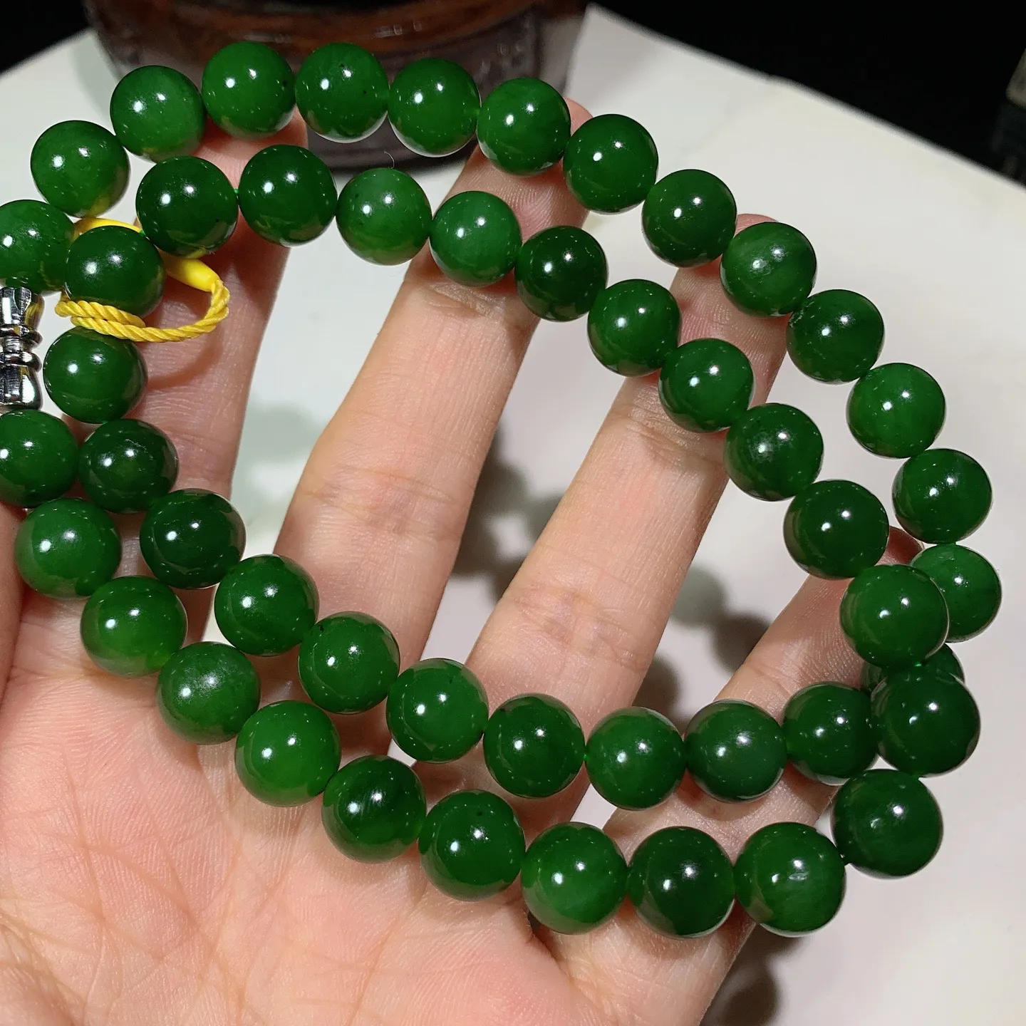 和田玉菠菜绿猫眼俄罗斯碧玉项链。妈妈链。单颗尺寸9.6.玉质细腻油润 底色纯净 脂粉好，品质好。lt250920