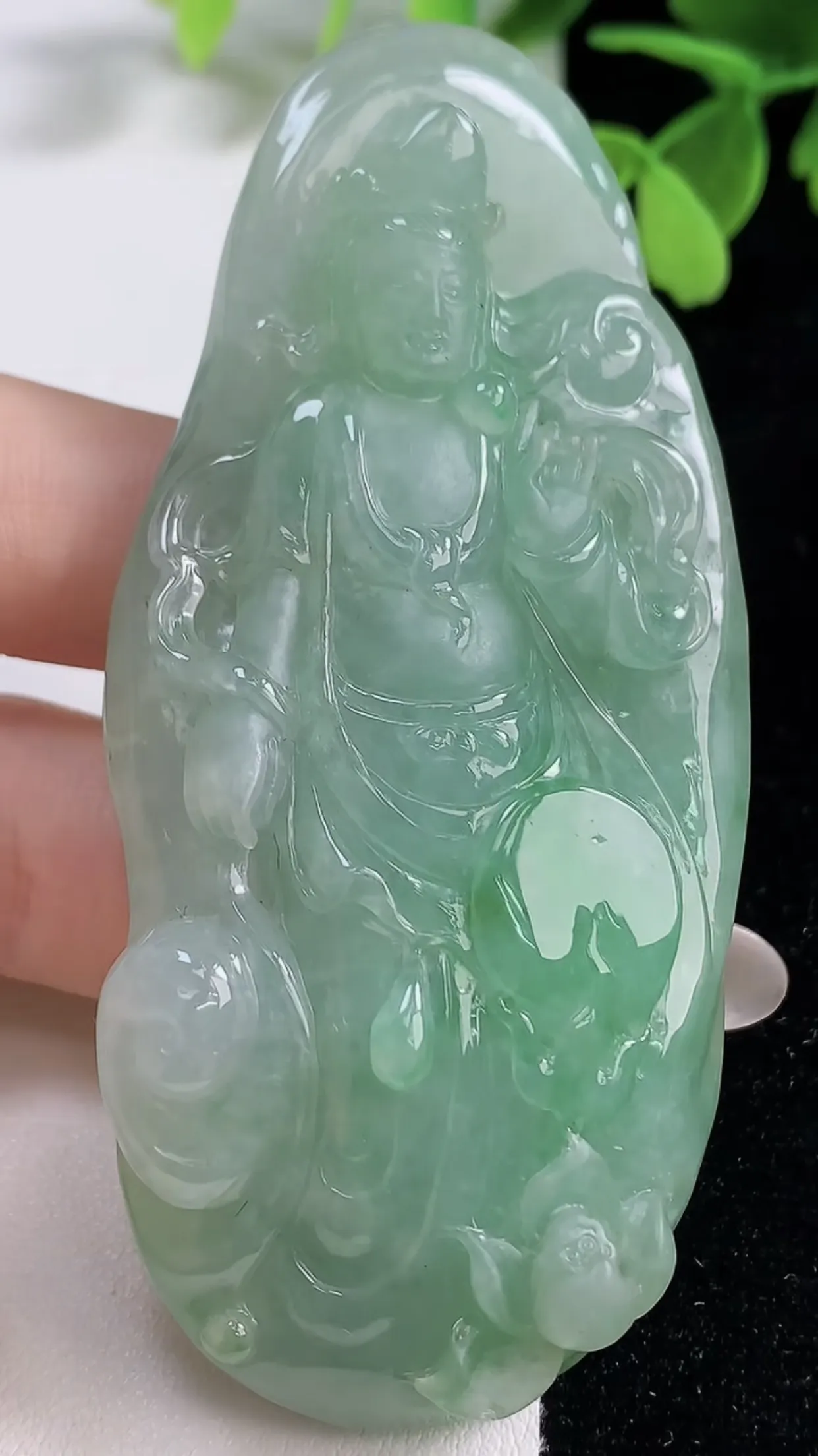 缅甸天然翡翠a货 老坑料起胶冰润 满绿观音菩萨吊坠，尺寸80-37.6-15.2mm  y  78.06