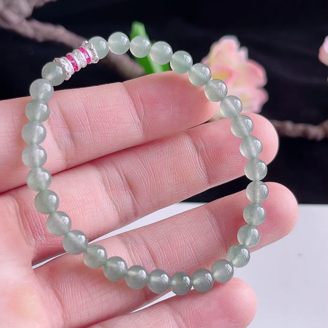 缅甸A货翡翠精美冰润手链   珠圆玉润，色泽靓丽，种好，玉质细腻  工艺精美  佩戴气质大方（请在自然光欣赏）S0735  尺寸5.8mm