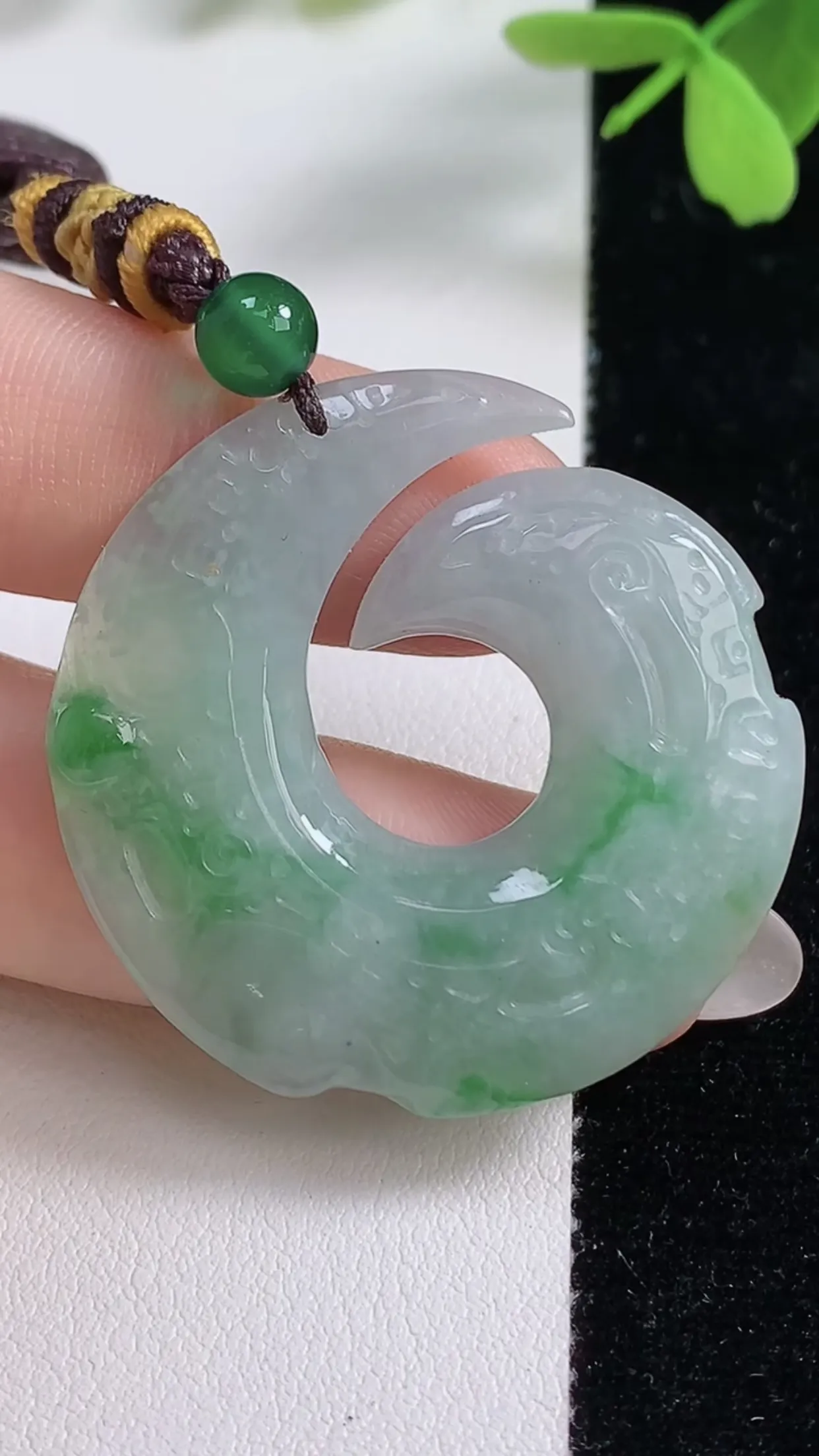 缅甸天然翡翠a货 老坑料起胶冰润 飘绿时来运转吊坠，尺寸38.8-4mm y   9.97