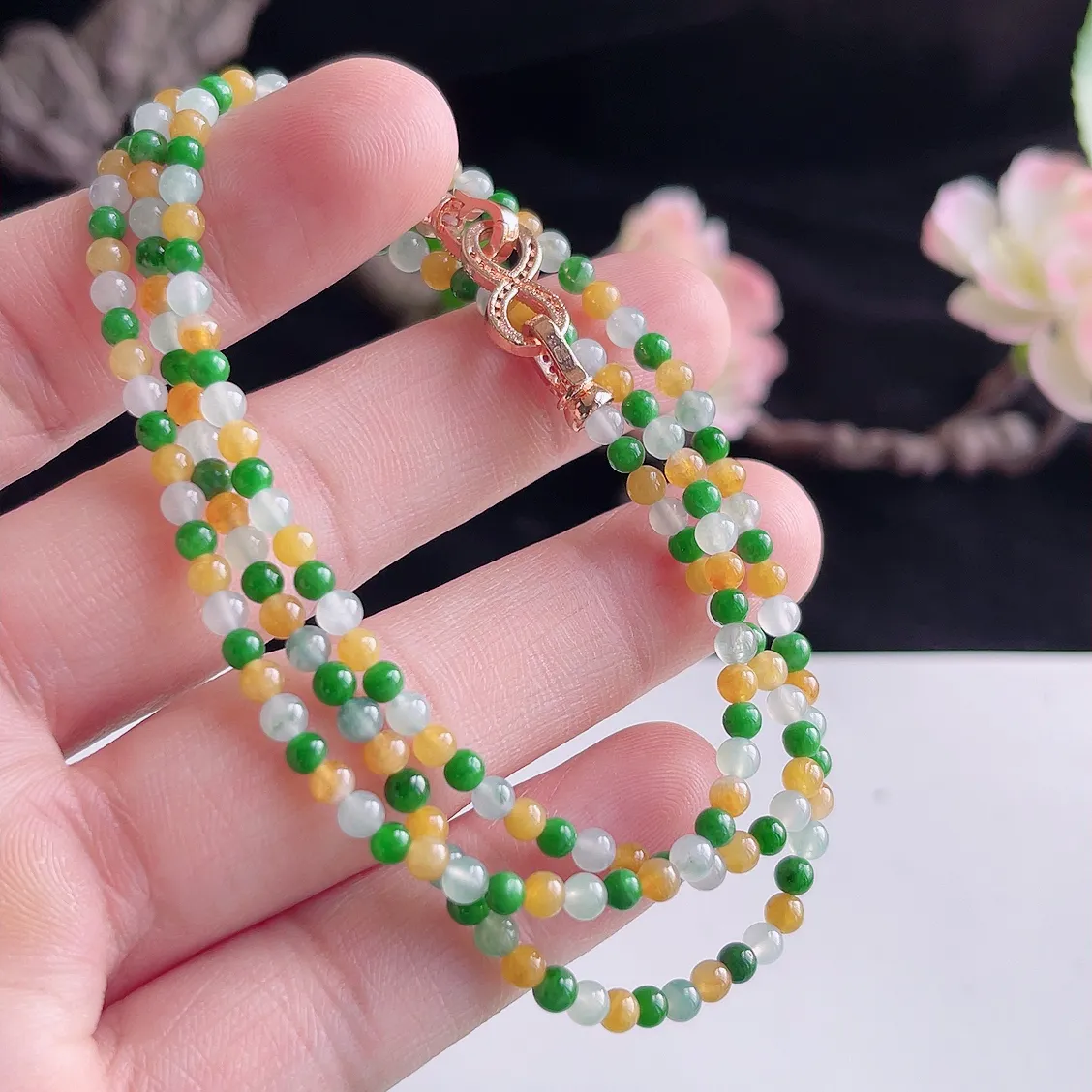 缅甸A货翡翠精美冰润三彩项链   珠圆玉润，色泽靓丽，种好，玉质细腻  工艺精美  佩戴气质大方（请在自然光欣赏）S0867  尺寸3.8mm