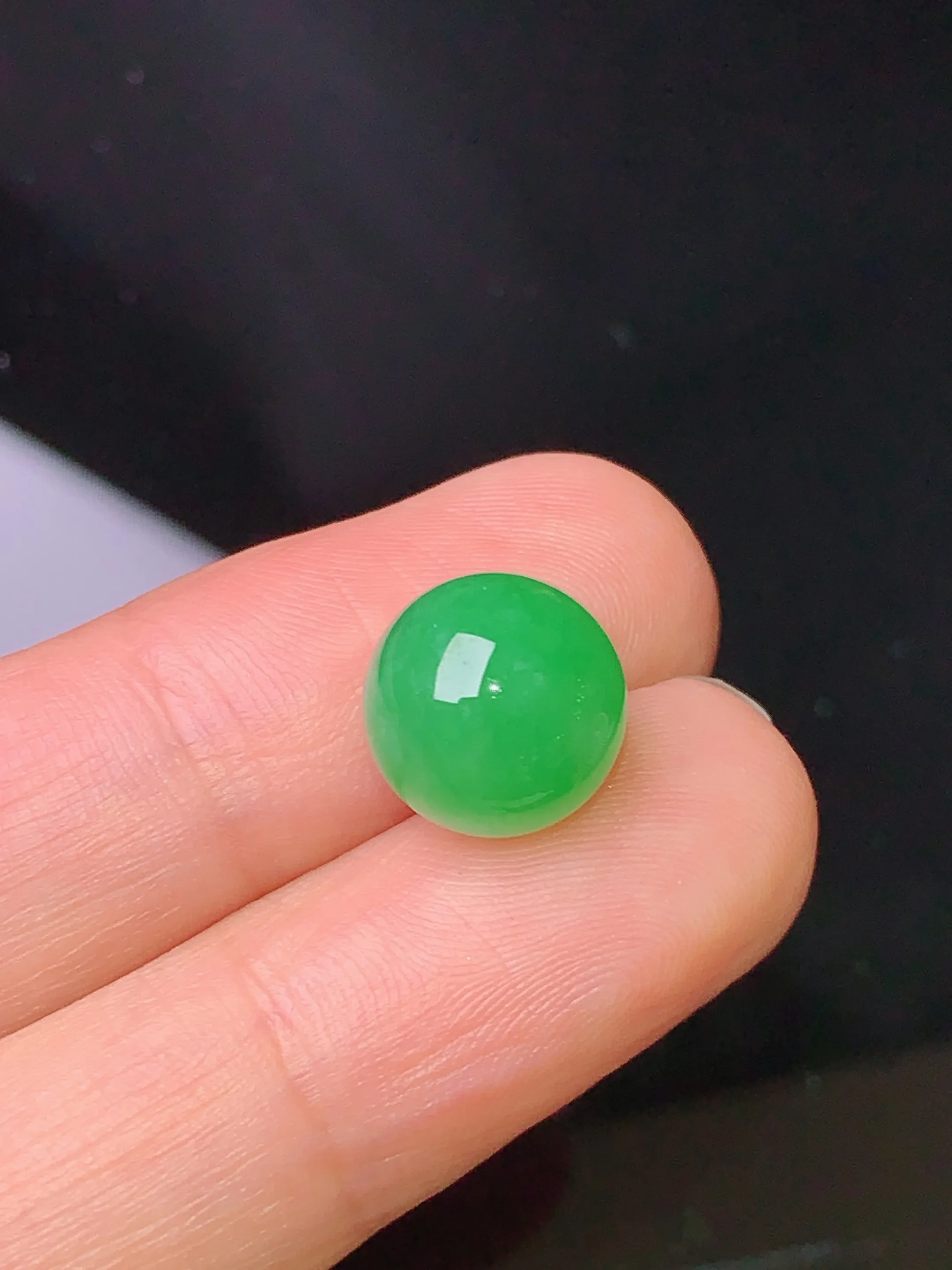 翠绿圆珠 玉质细腻 色泽艳丽 整体尺寸10