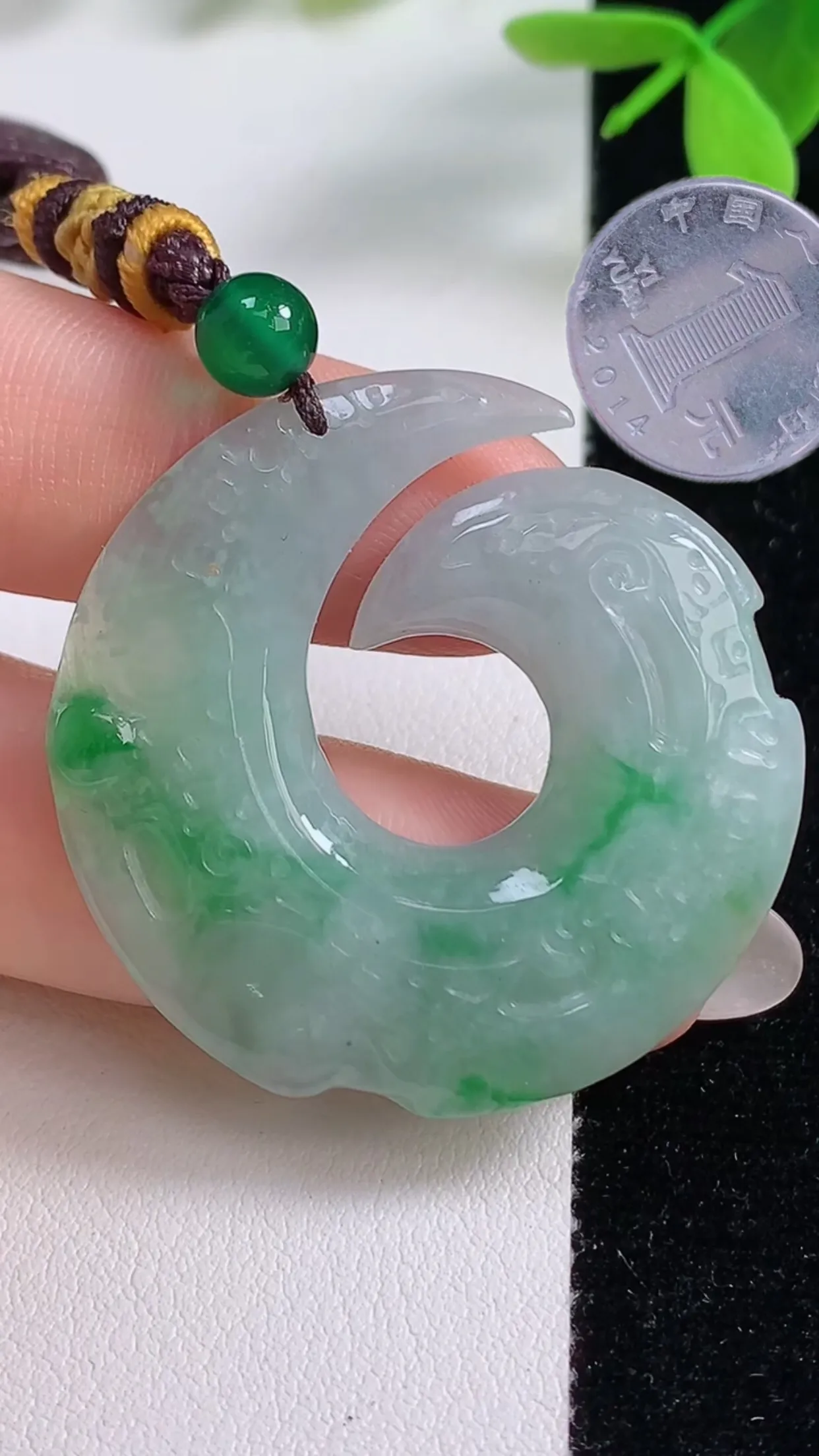 缅甸天然翡翠a货 老坑料起胶冰润 飘绿时来运转吊坠，尺寸38.8-4mm y   9.97
