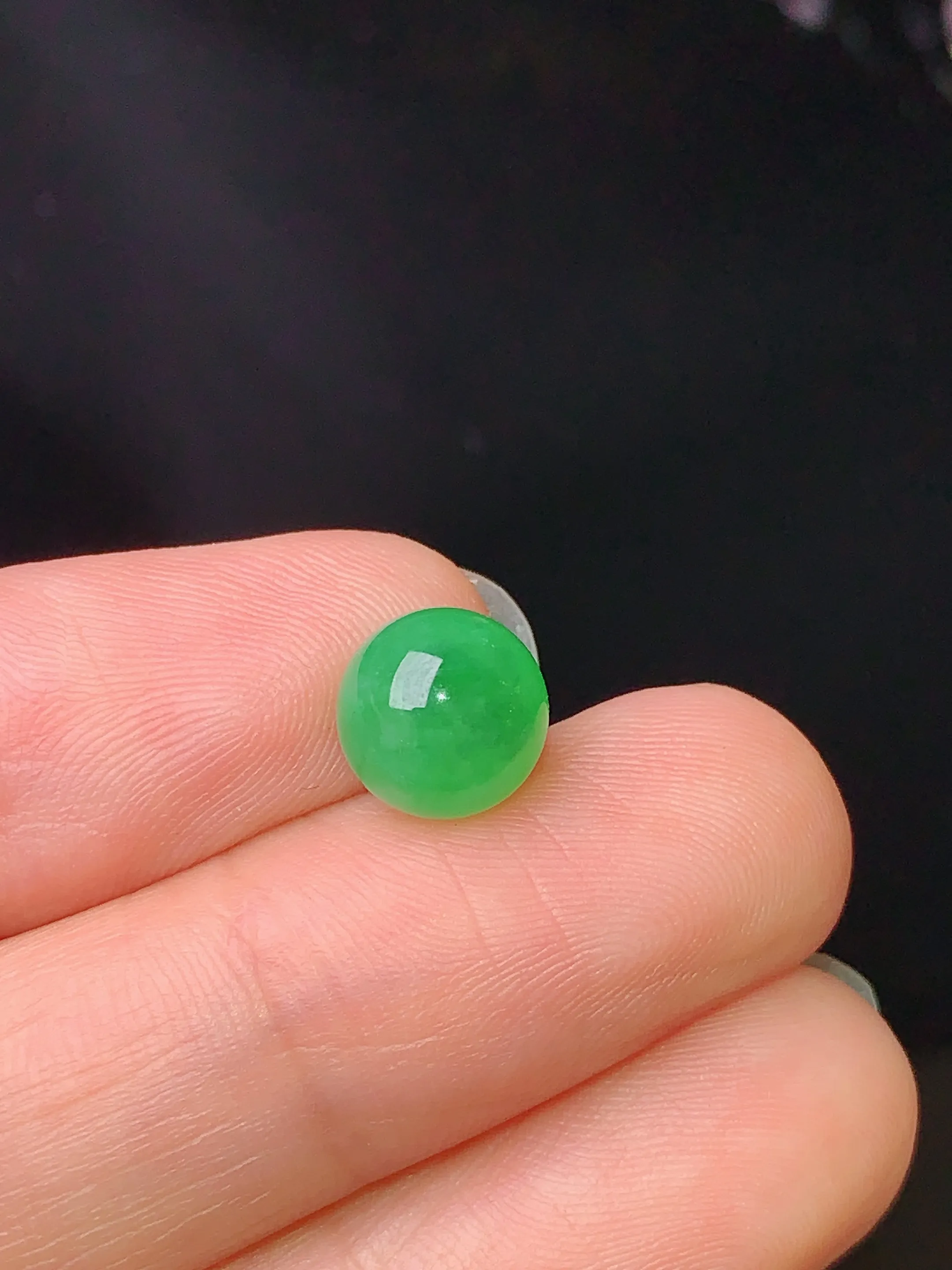 翠绿圆珠  玉质细腻 色泽艳丽 整体尺寸8
