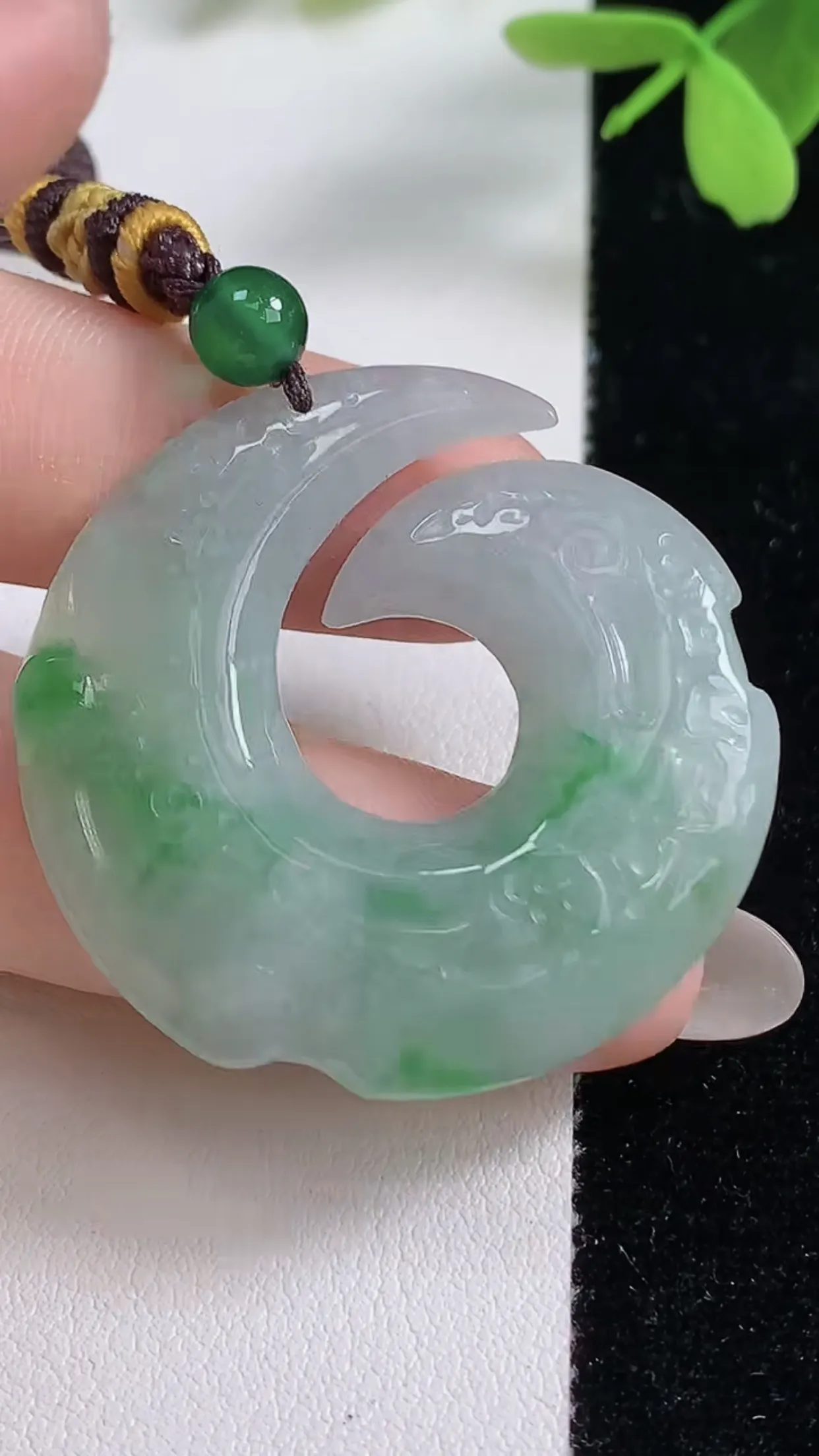 缅甸天然翡翠a货 老坑料起胶冰润 飘绿时来运转吊坠，尺寸38.8-4mm y   9.97