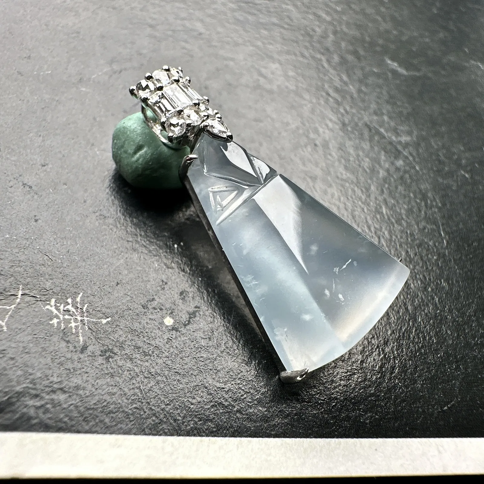 【冰种无事牌】老坑雪花棉，种地优秀，质地细腻冰润，通透感上乘，冰胶俱佳，18k金钻镶嵌，裸石尺寸19.3*15*4.9毫米