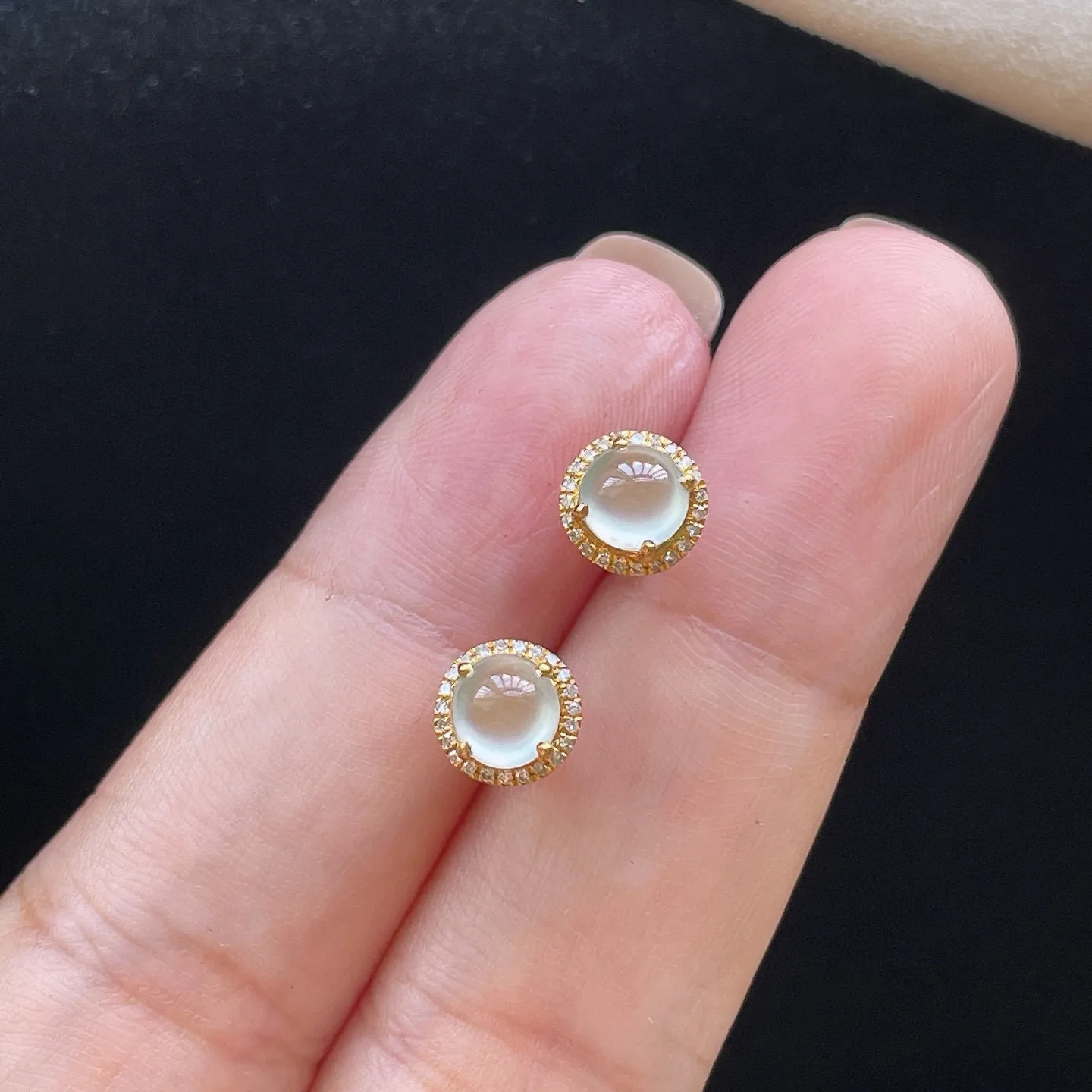 18K 冰种·蛋面耳钉

裸5.2-3