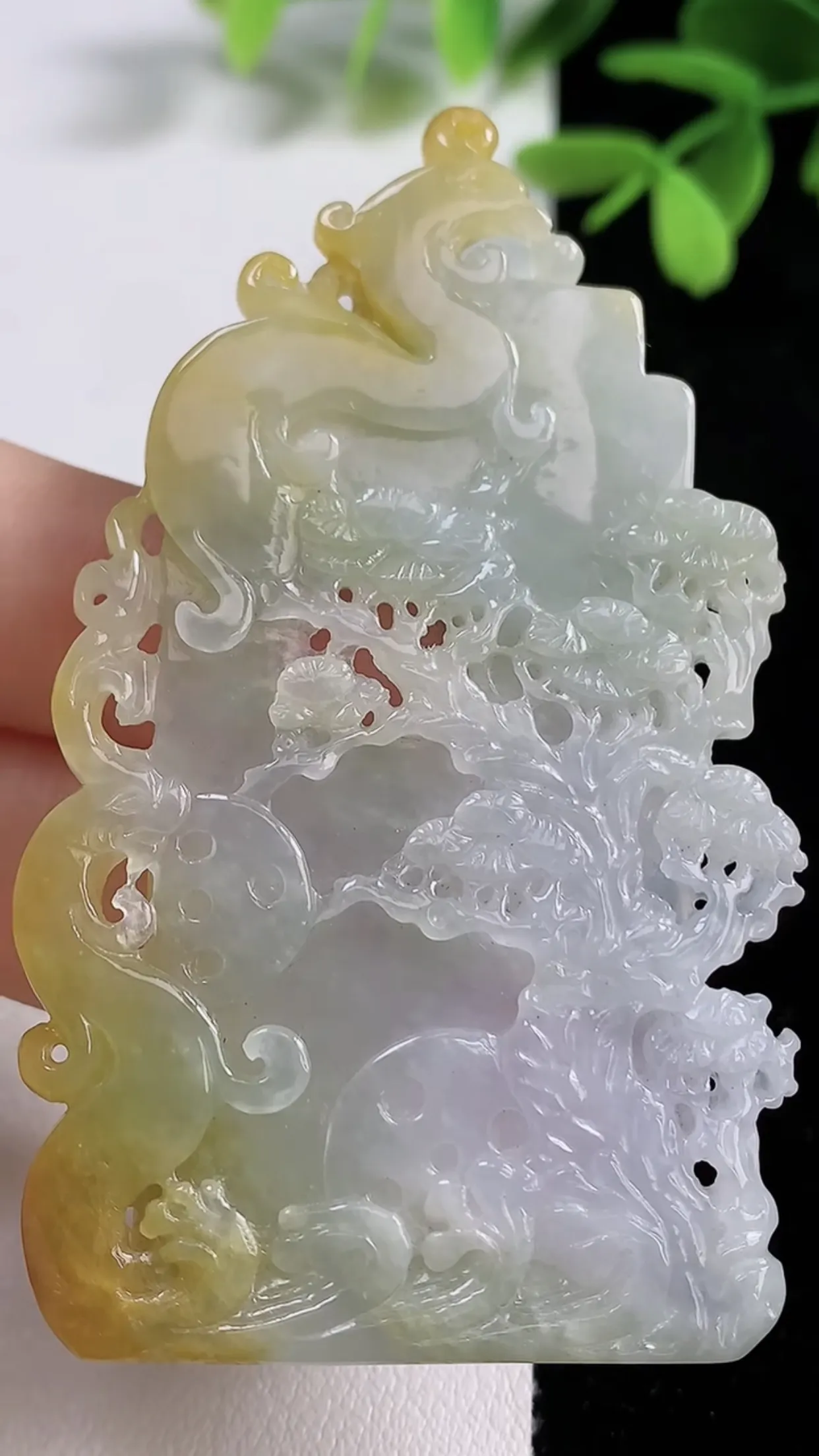 缅甸天然翡翠a货 老坑料起胶冰润 飘黄翡意境山水牌吊坠，尺寸68.5-38.3-5mm  y 27.